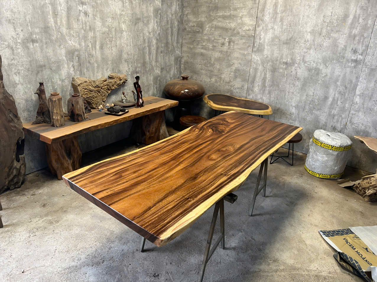 BÀN GỖ ME TÂY 180 x 72-75 x 5 cm