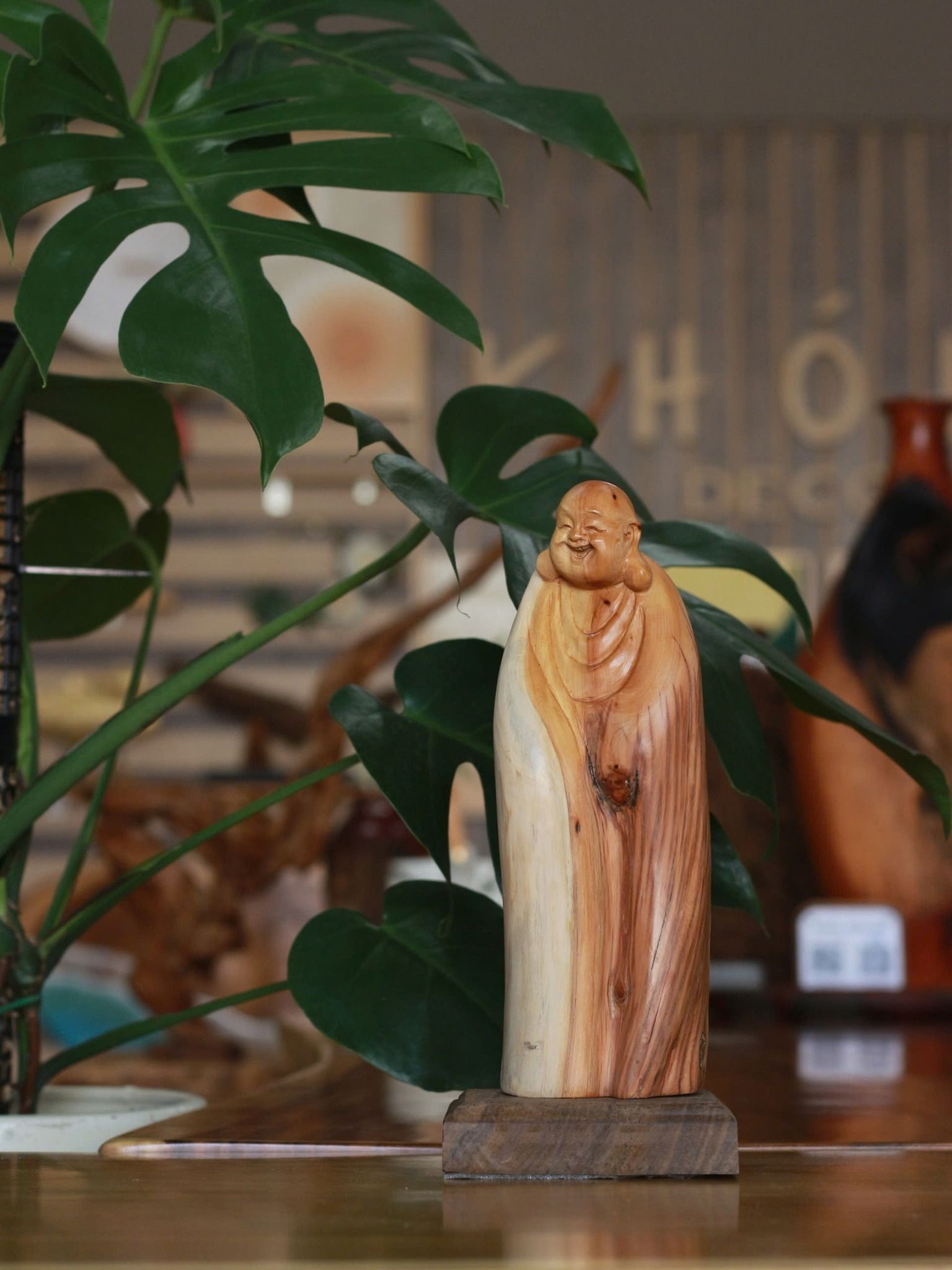 TƯỢNG GỖ NHAI BÁCH