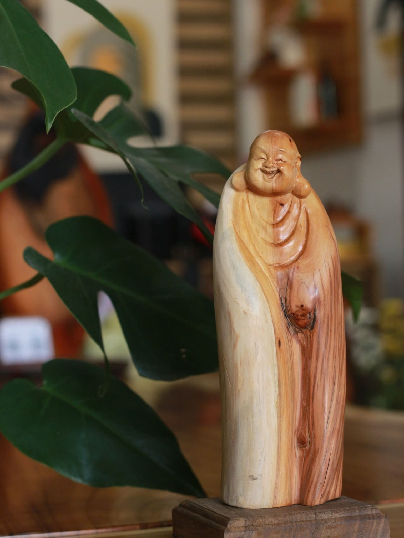 TƯỢNG GỖ NHAI BÁCH