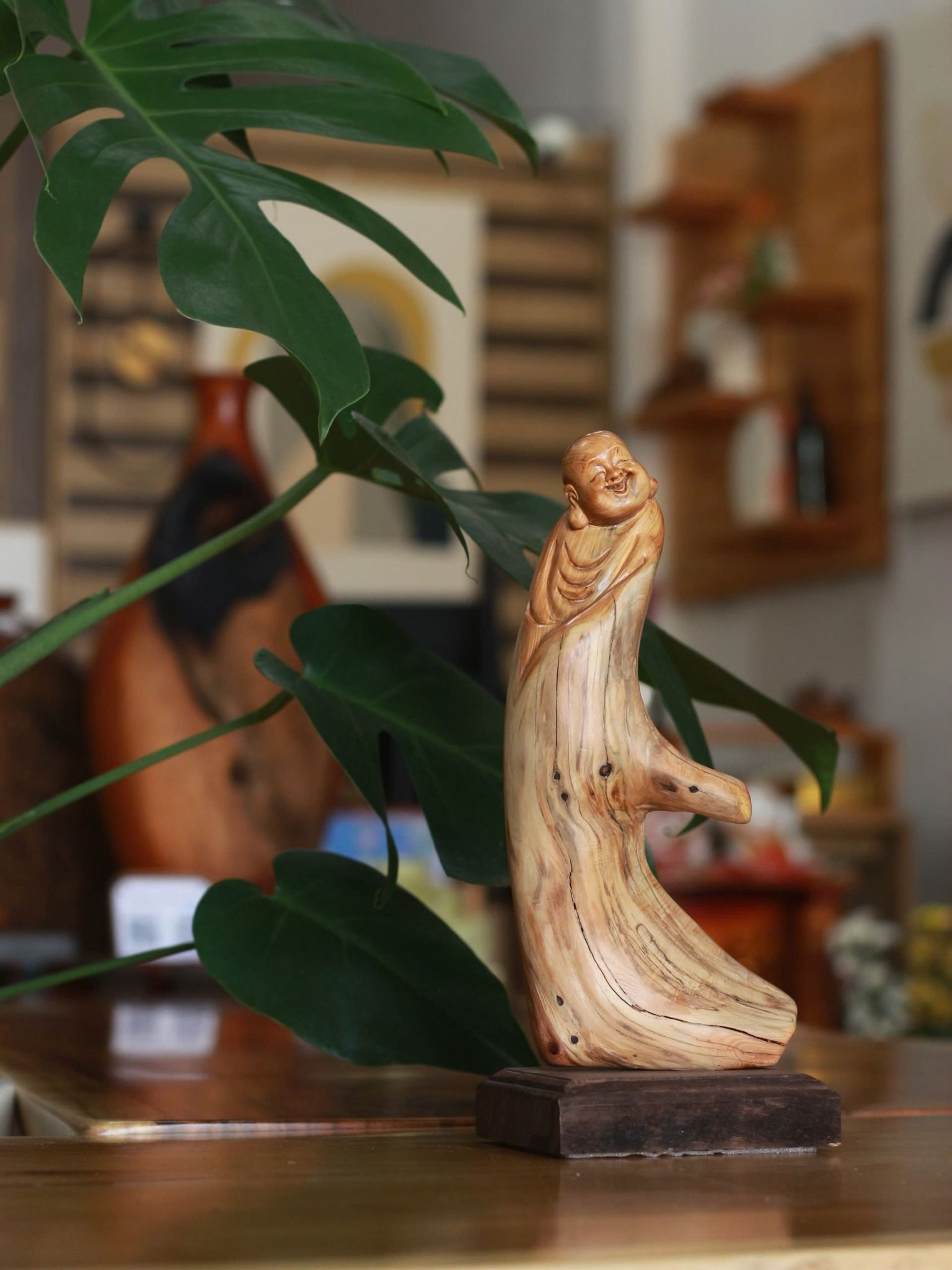 TƯỢNG GỖ NHAI BÁCH