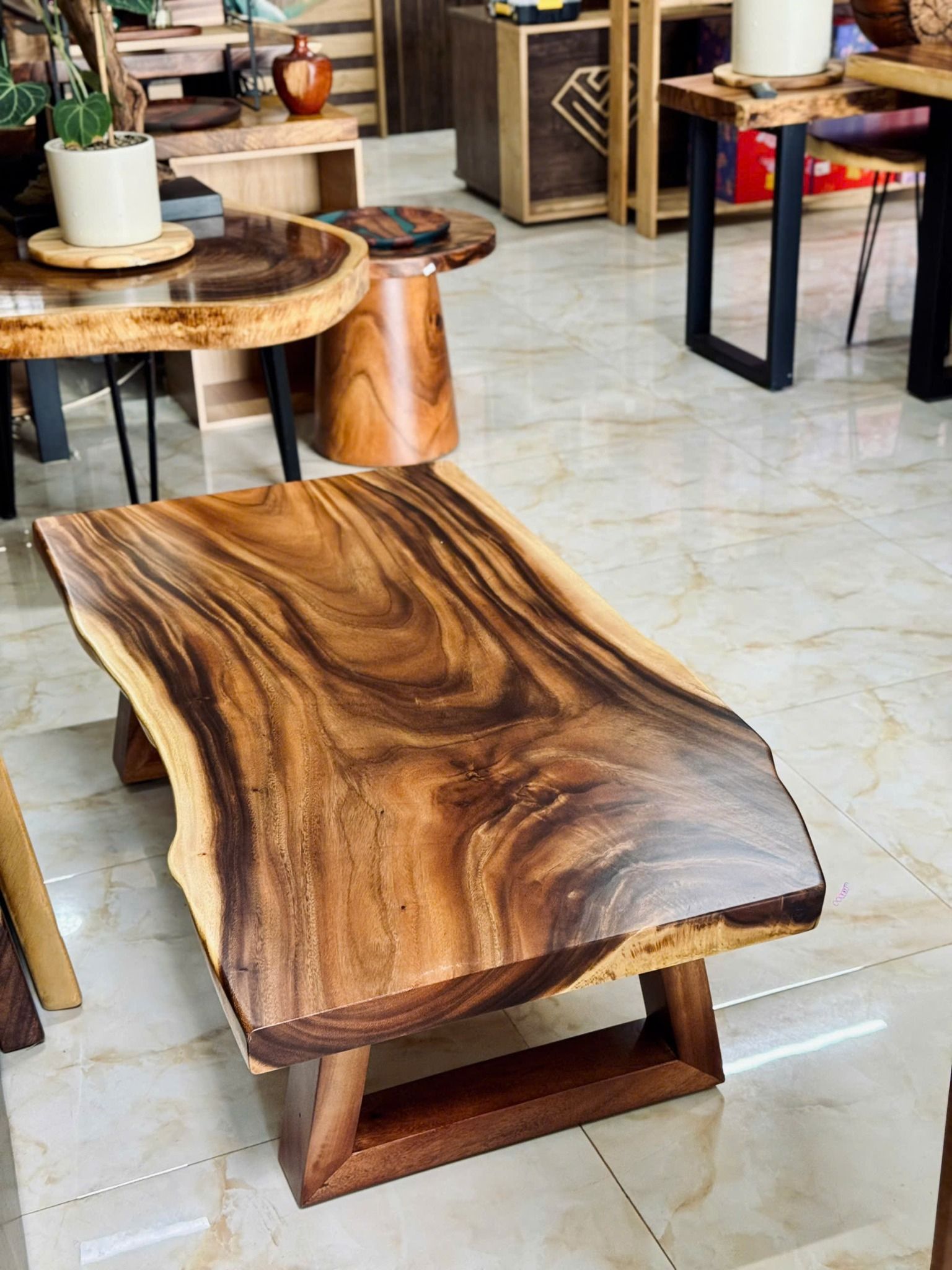 BÀN TRÀ GỖ ME TÂY 126 x 65-63-66 x 5 CM