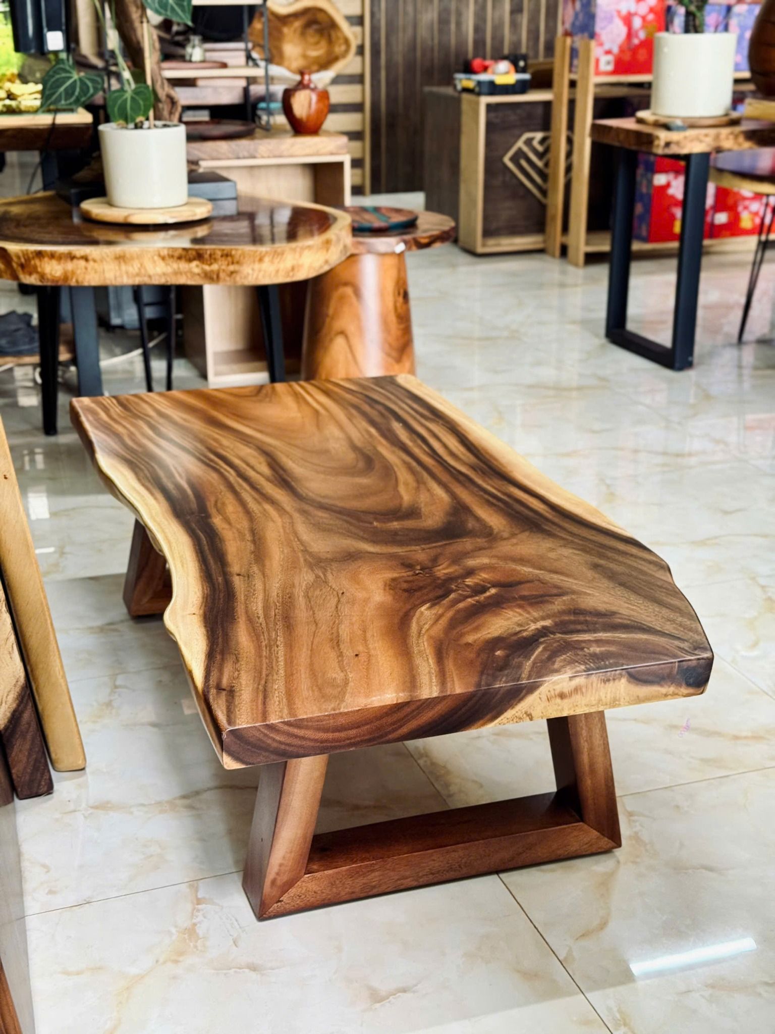 BÀN TRÀ GỖ ME TÂY 126 x 65-63-66 x 5 CM