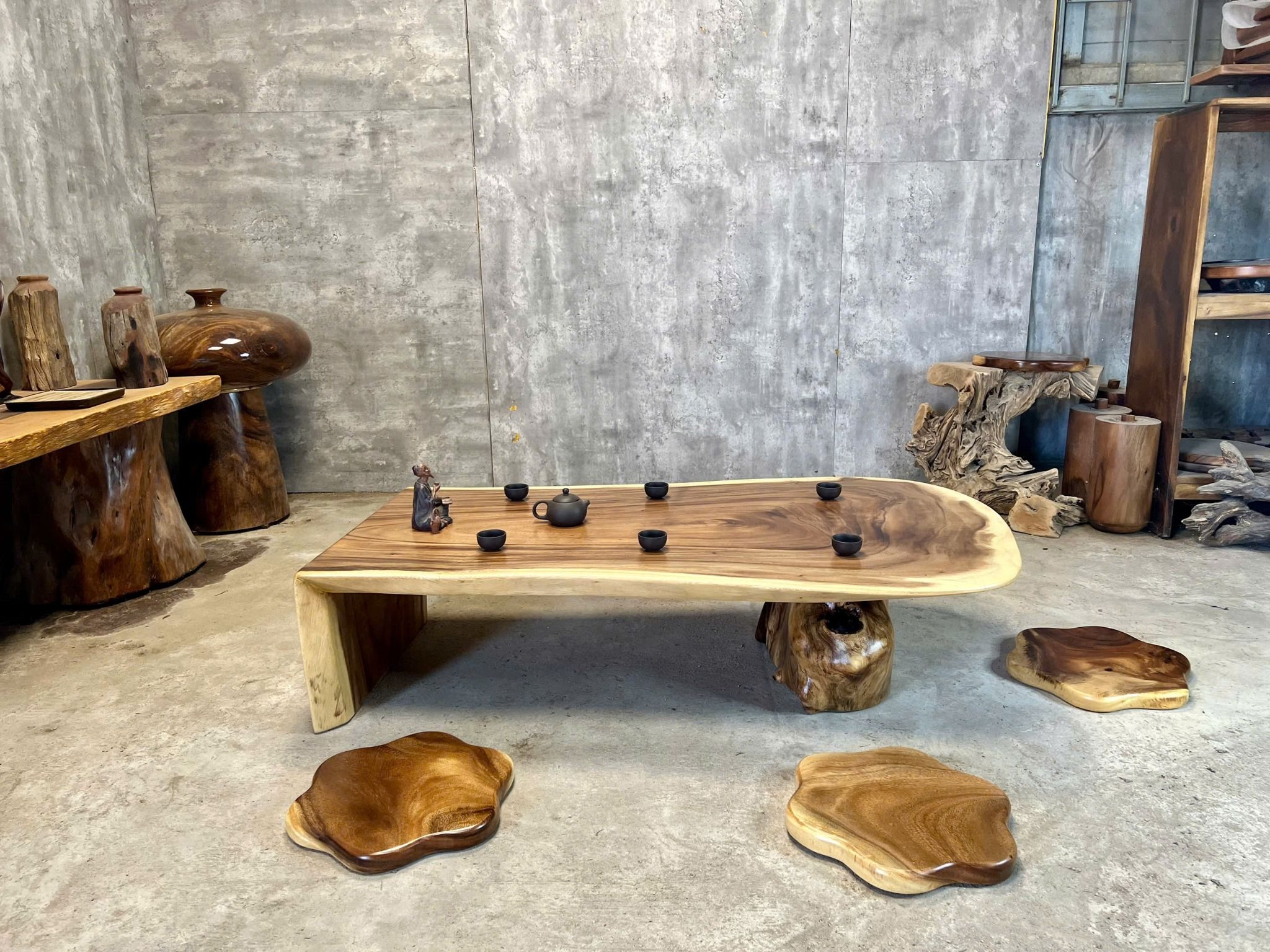 BÀN TRÀ GỖ ME TÂY 128 x 60-70 x 30 cm