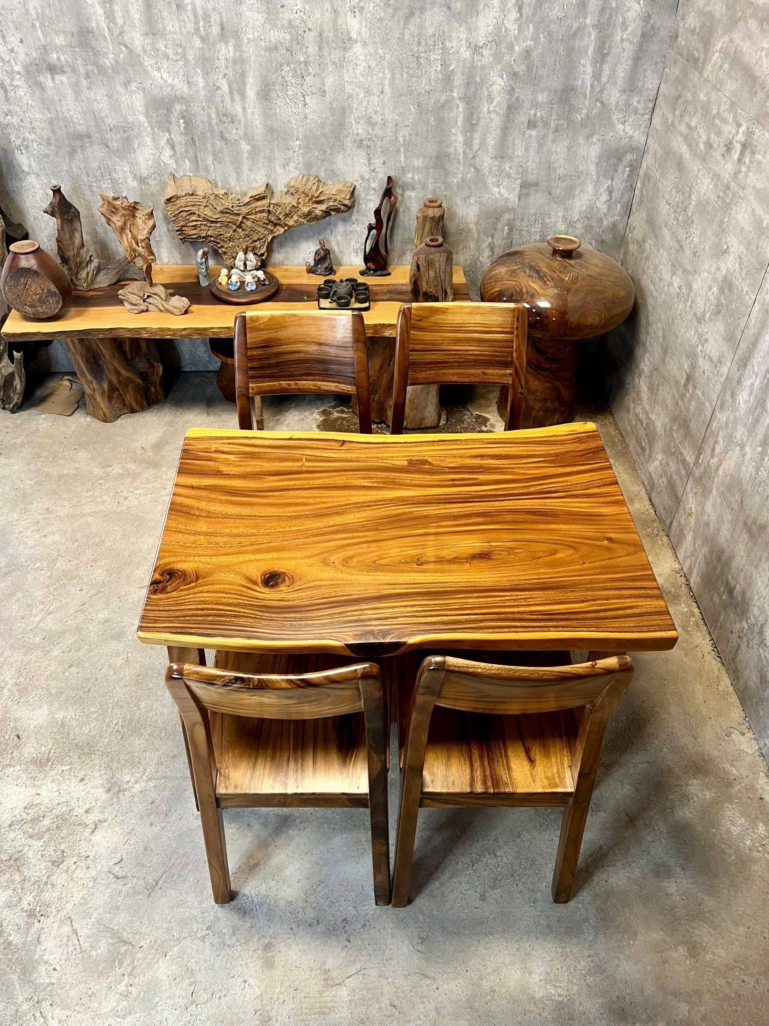 BÀN GỖ ME TÂY 106 x 65-70 x 5 cm