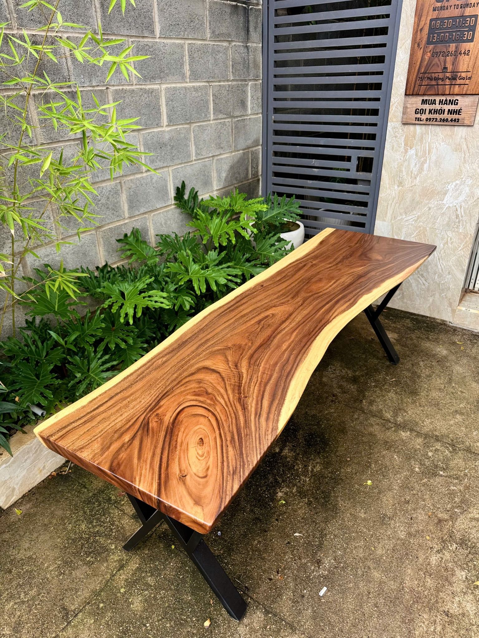 BÀN GỖ ME TÂY 204 x 64-56-62 x 5 cm