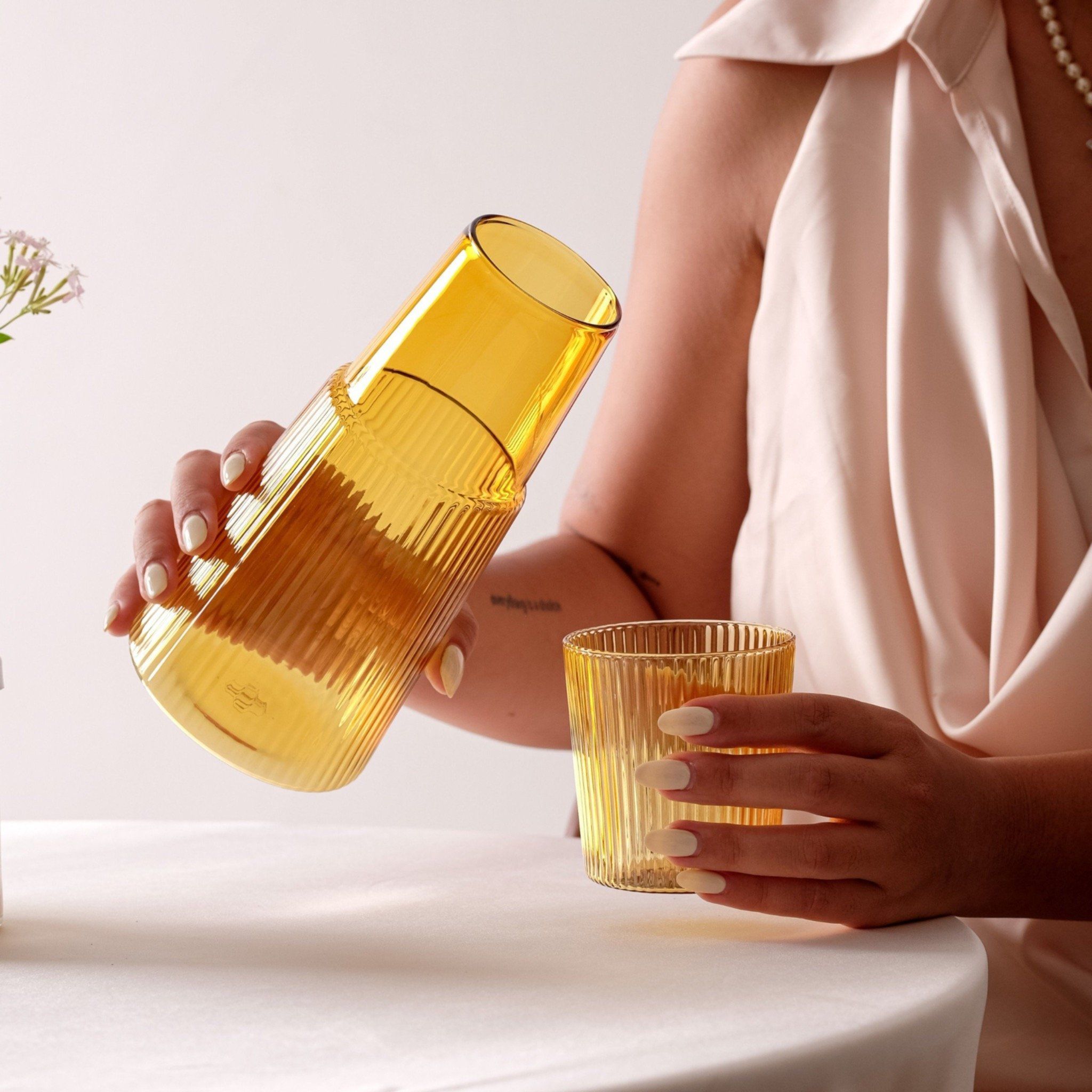 Bình nước kèm nắp Narciso vàng 0.6L