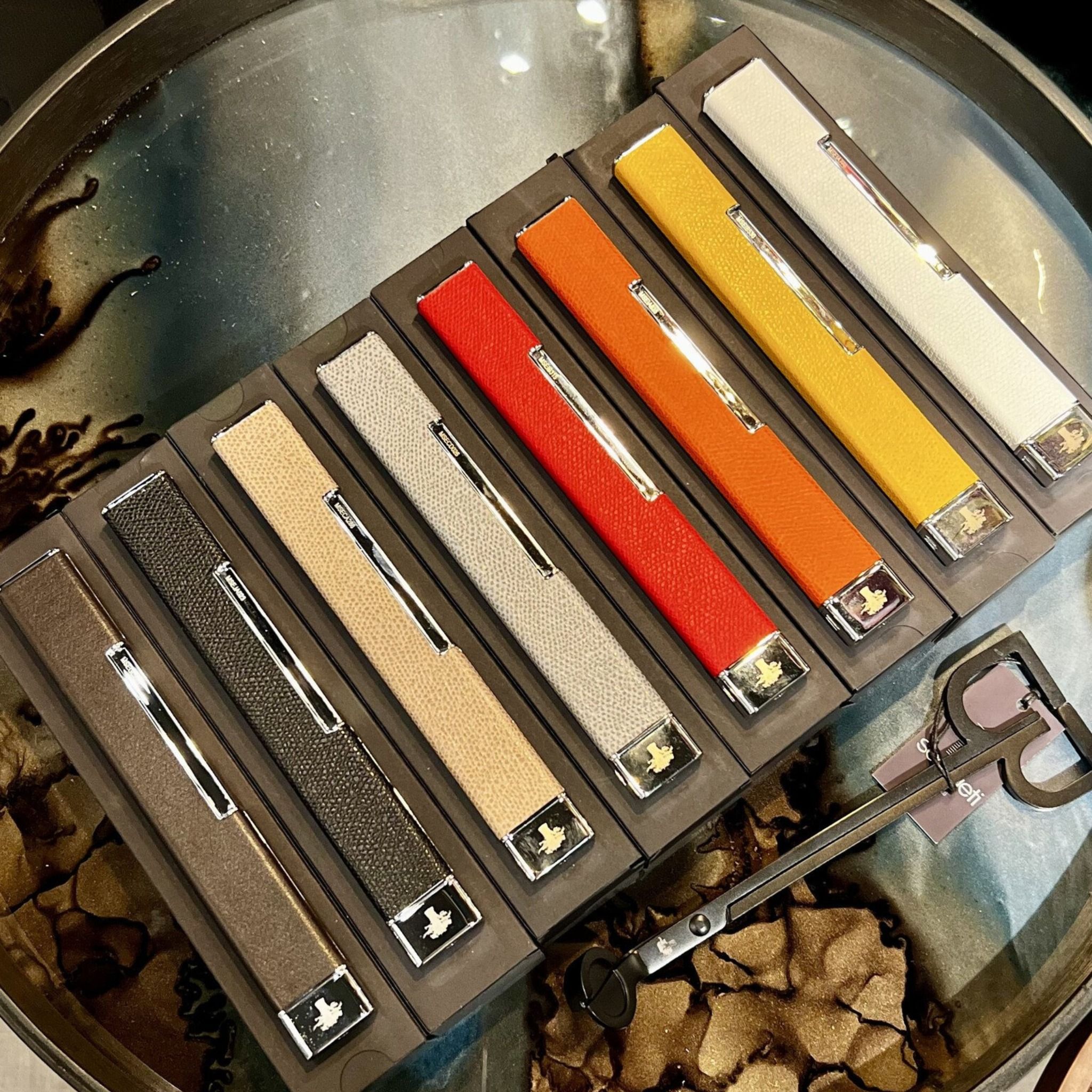Bật lửa da Graine Orange Baobab