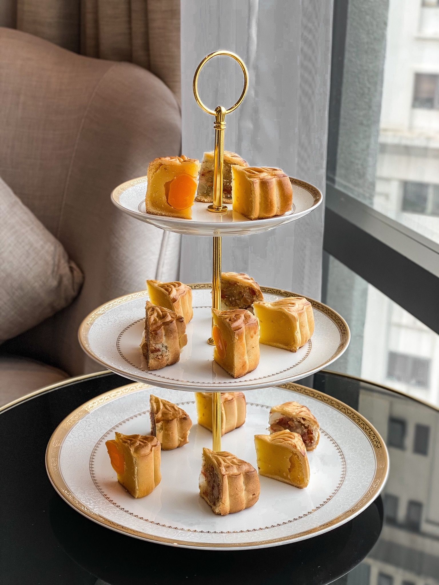 Đĩa 3 tầng sứ xương Hoàng Gia Anh