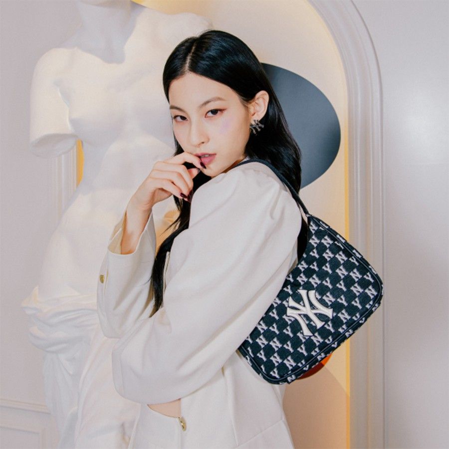 0434 - HÀNG CHÍNH HÃNG - TÚI MLB MONOGRAM HOBO BAG NEW YORK - ĐEN - CODE: 3ABQS012N-50BKS