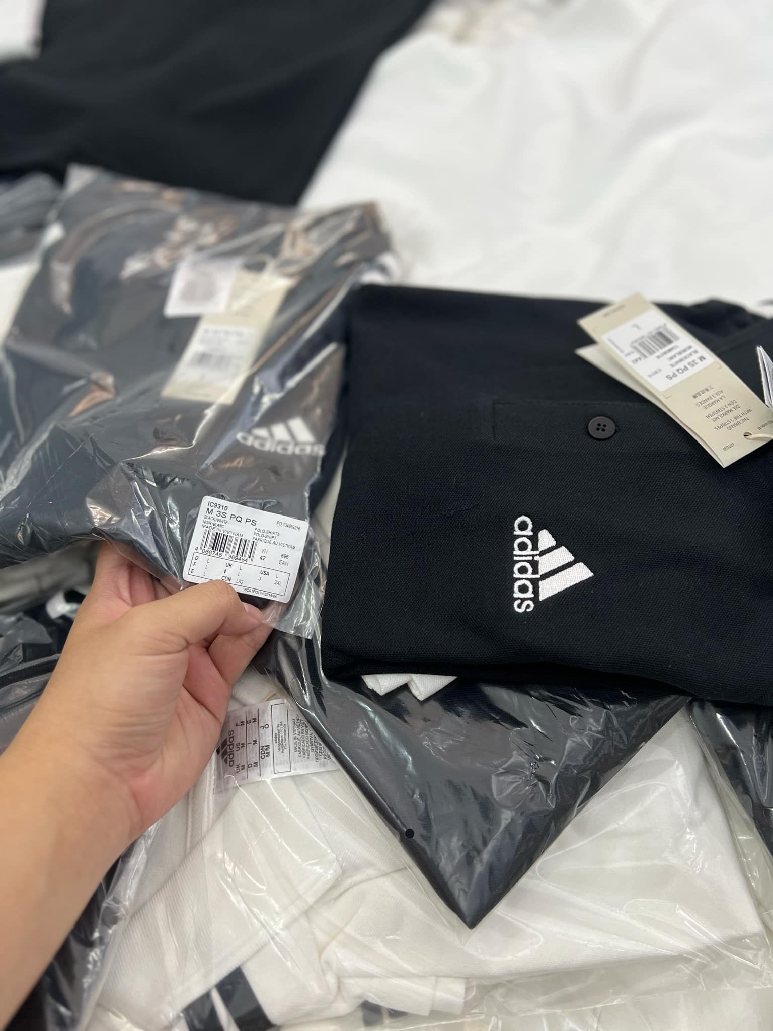 2566 - HÀNG CHÍNH HÃNG - ÁO ADIDAS POLO 2 SỌC LOGO NHỎ ĐEN - * BLACK * CODE : IC9310