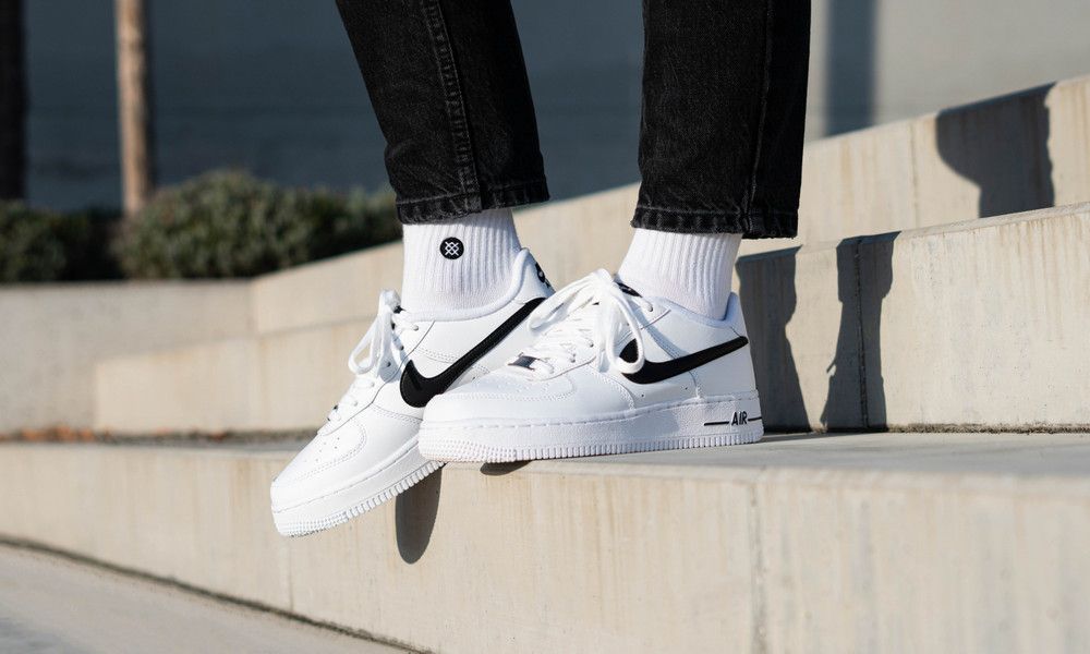 0109 - HÀNG CHÍNH HÃNG - GIÀY NIKE AIR FORCE 1 TRẮNG - SWOOSH ĐEN - *WHITE/BLACK LOGO* - 2021** - Code: CT2302-100