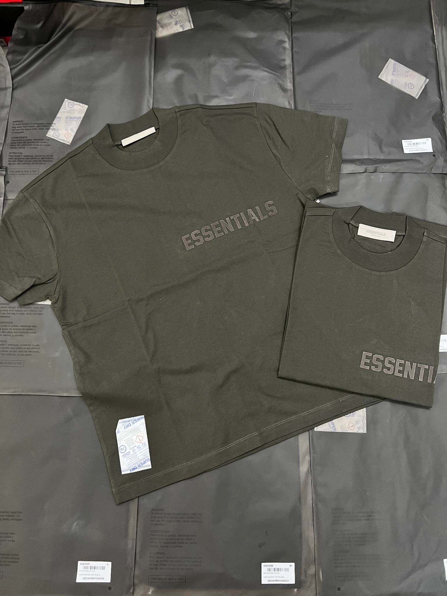 0896 - HÀNG CHÍNH HÃNG - ÁO THUN TEE ESSENTIAL FOG - RÊU * OLIVE * SEASON 22