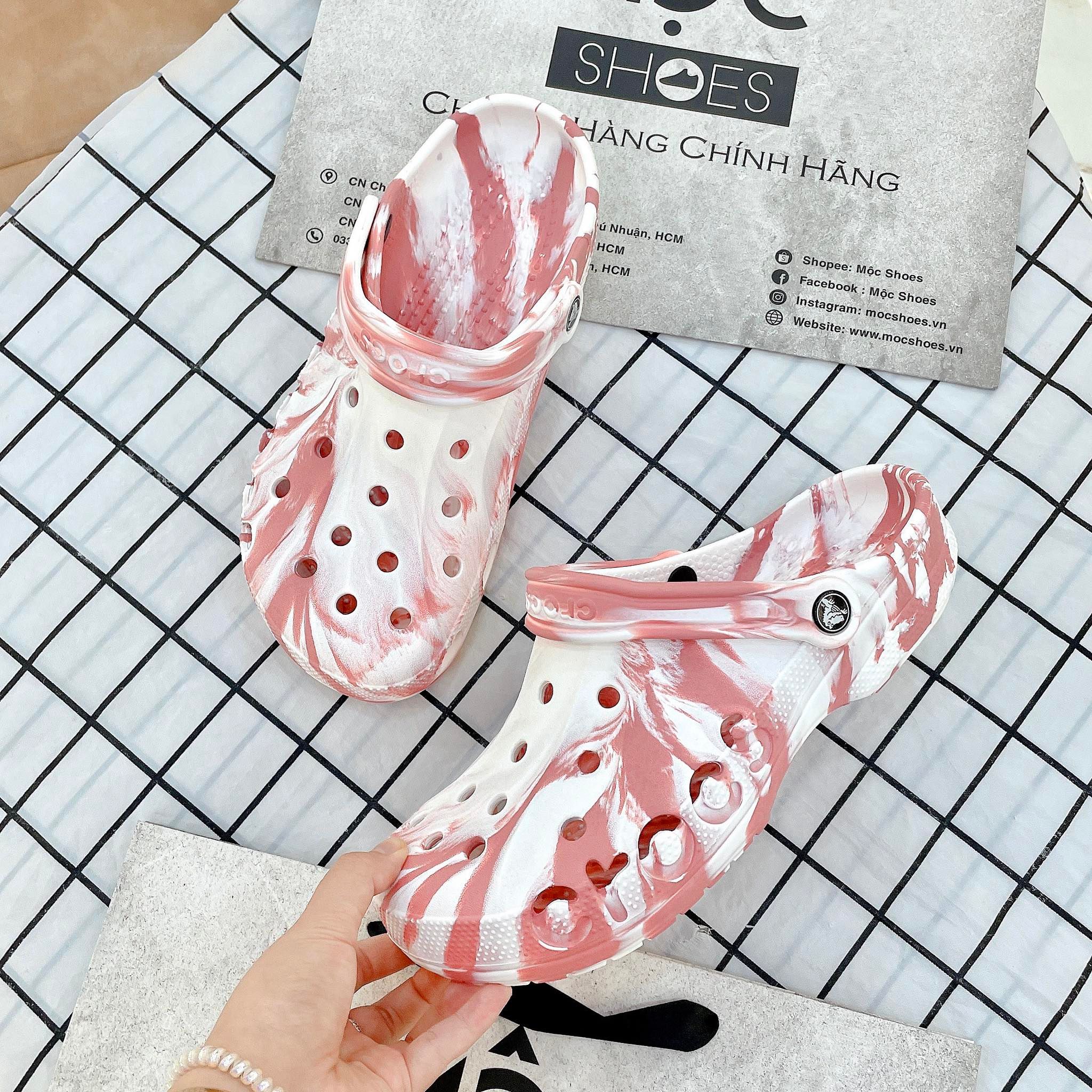 2319 - HÀNG CHÍNH HÃNG - GIÀY CLOG UNISEX CROCS BAYA - DÂU TÂY LOANG