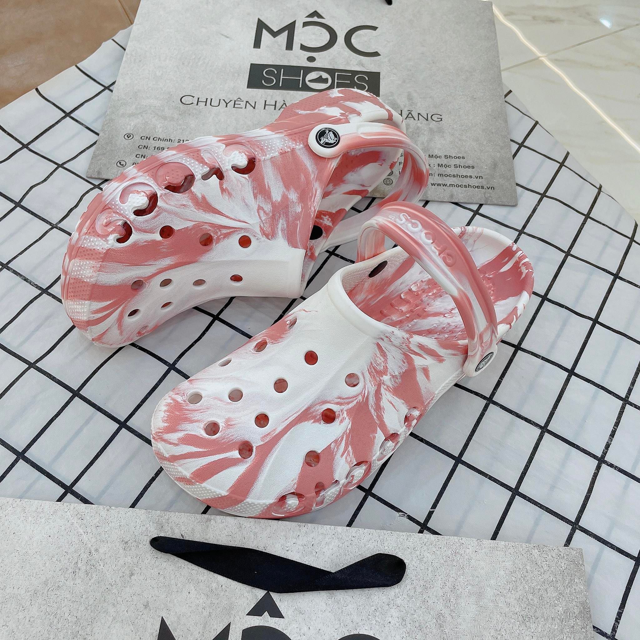 2319 - HÀNG CHÍNH HÃNG - GIÀY CLOG UNISEX CROCS BAYA - DÂU TÂY LOANG