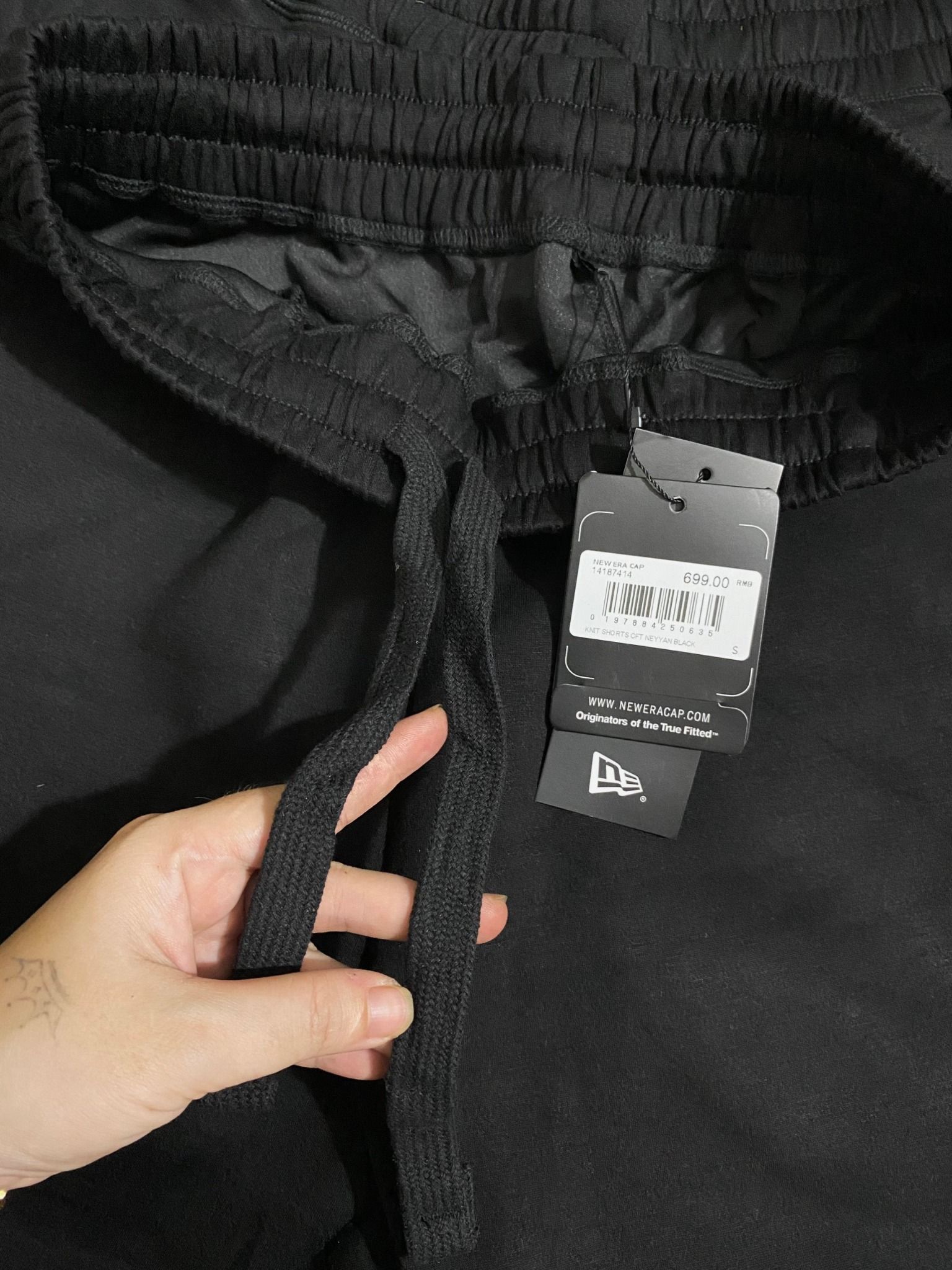 2305 - HÀNG CHÍNH HÃNG - QUẦN SHORT NEW ERA - LOGO NY NỔI - ĐEN - CODE 14187414
