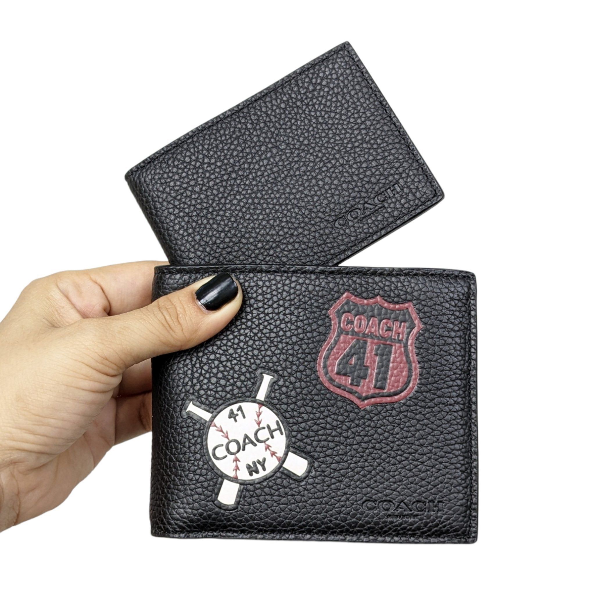 1784 - HÀNG CHÍNH HÃNG - Ví Coach Ngắn *Đen* Hoạ Tiết Bóng Chày 41 850K *2024*