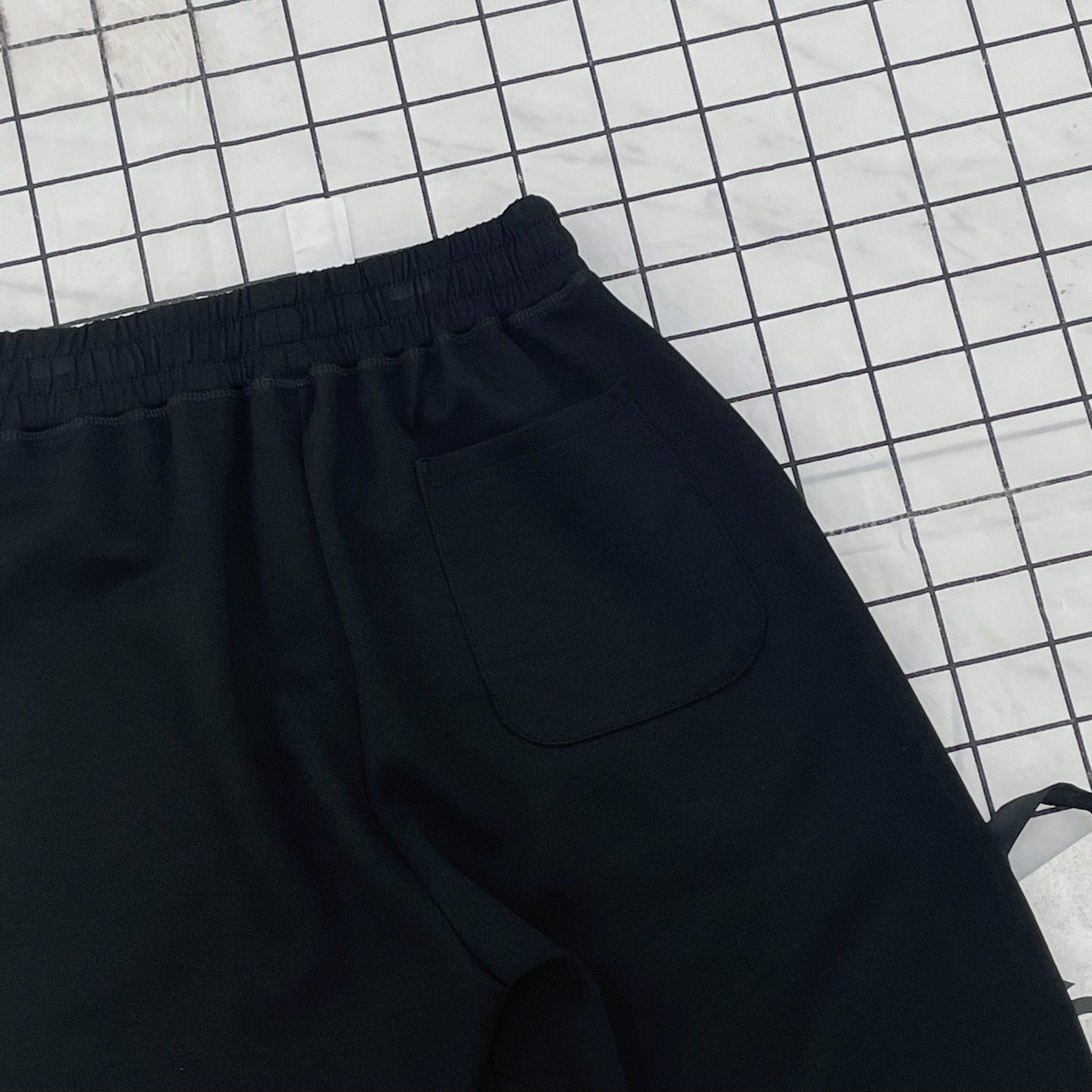 2305 - HÀNG CHÍNH HÃNG - QUẦN SHORT NEW ERA - LOGO NY NỔI - ĐEN - CODE 14187414