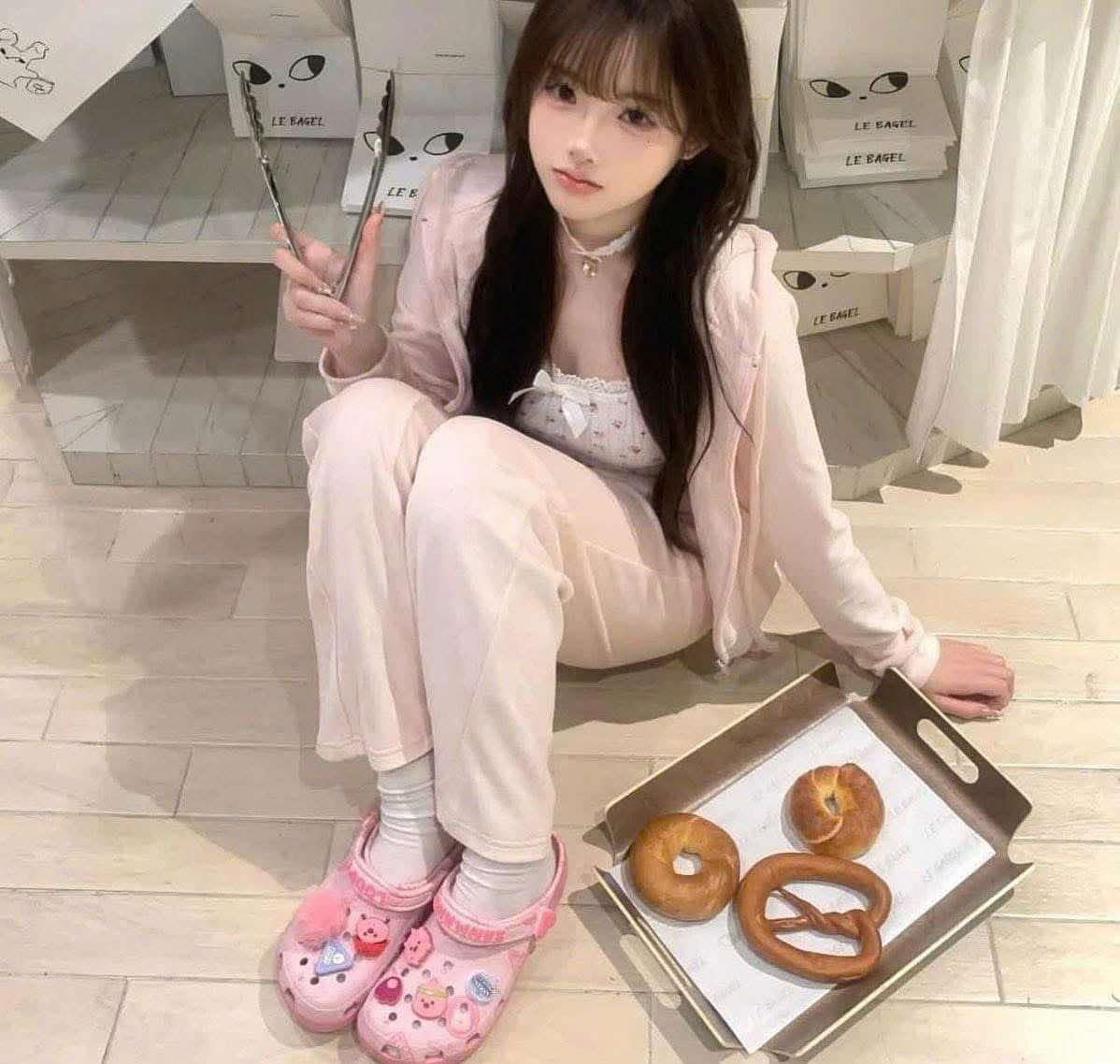 2604 - HÀNG CHÍNH HÃNG - GIÀY CLOG UNISEX CROCS BAYA - LOOPY HỒNG - CODE: 210552-90H