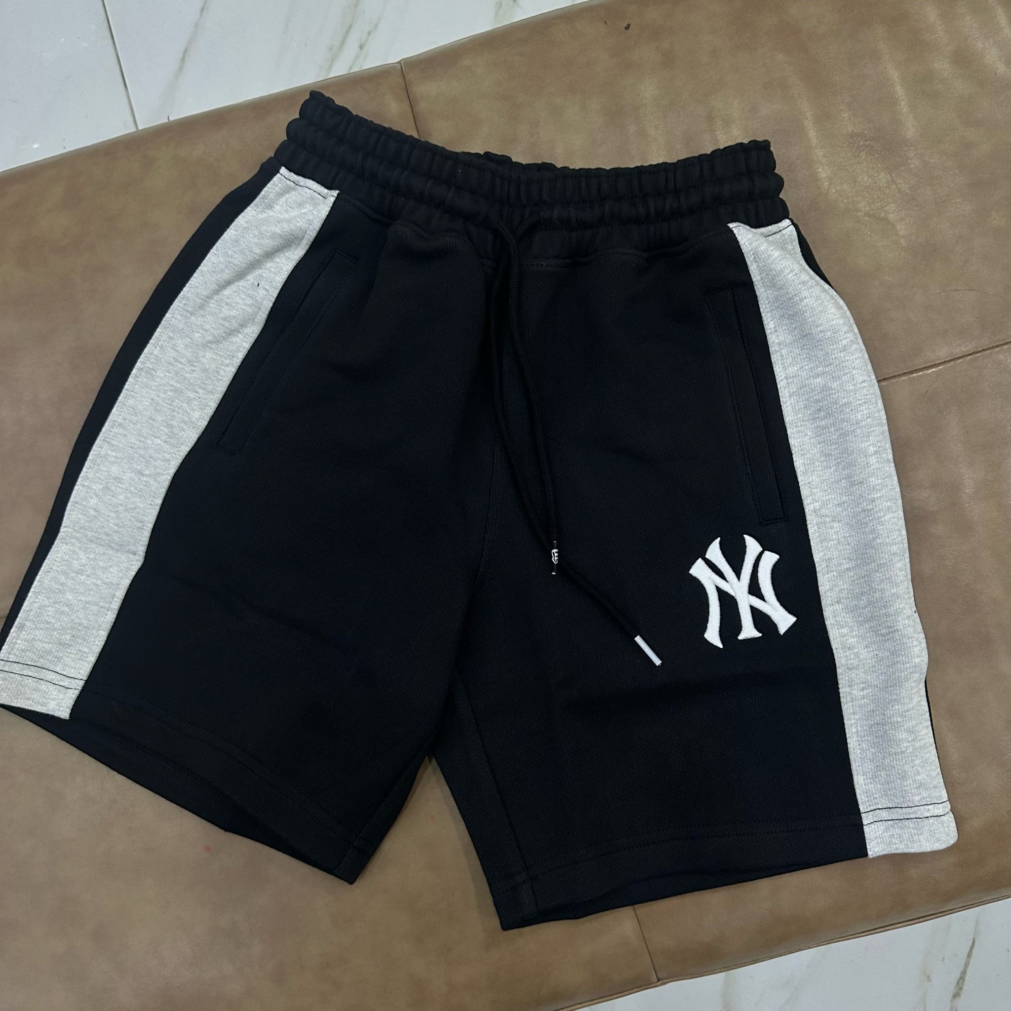 2713 - HÀNG CHÍNH HÃNG - QUẦN NEW ERA - ĐEN SỌC XÁM - CODE: 14341352
