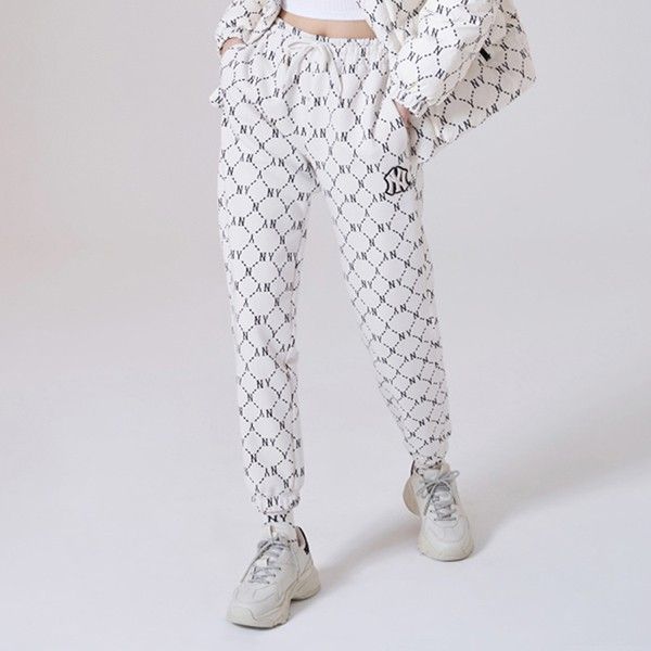 0455 - HÀNG CHÍNH HÃNG - Quần Training Pant MLB Monogram New York Yankees --- Màu CREAM --- *Authentic*