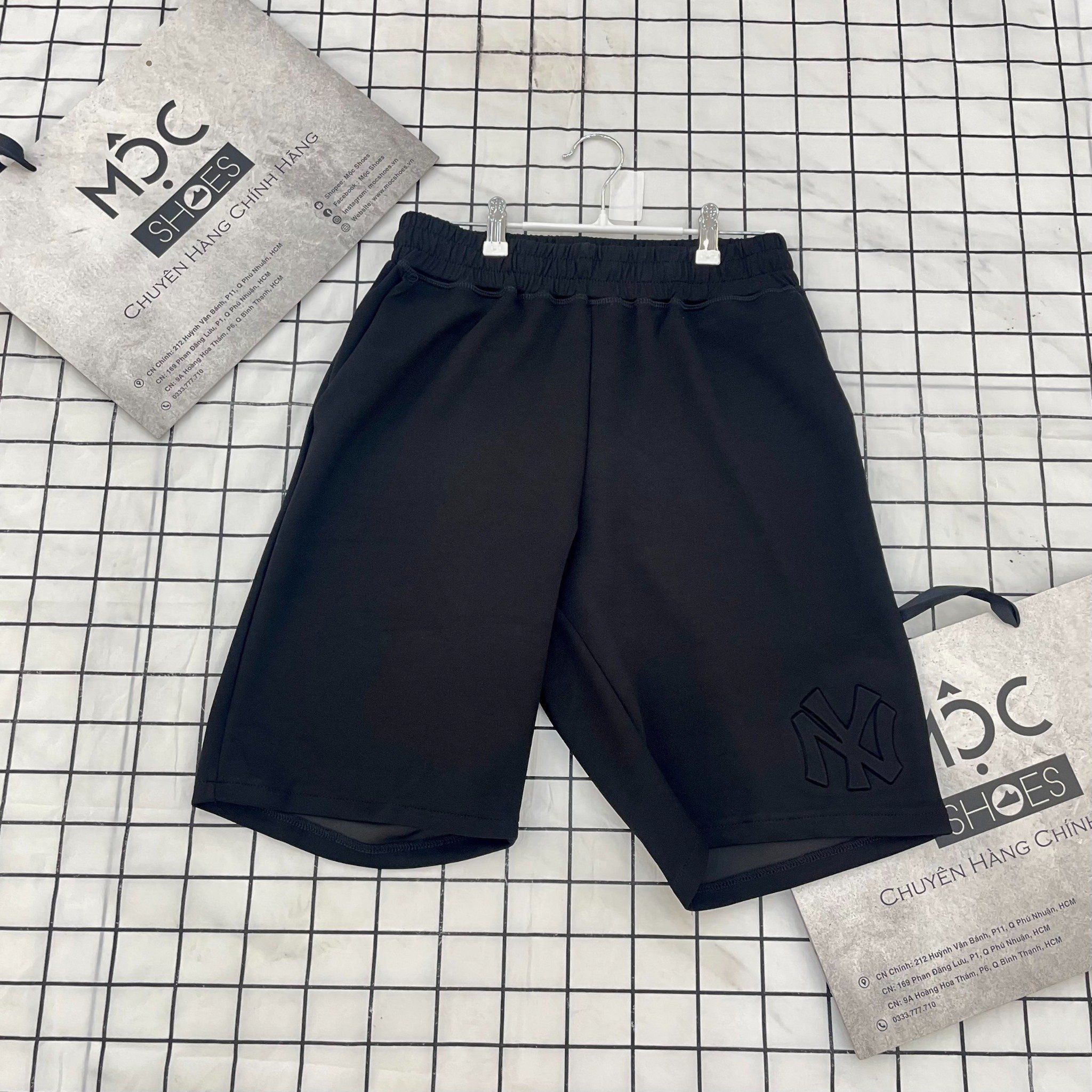 2305 - HÀNG CHÍNH HÃNG - QUẦN SHORT NEW ERA - LOGO NY NỔI - ĐEN - CODE 14187414