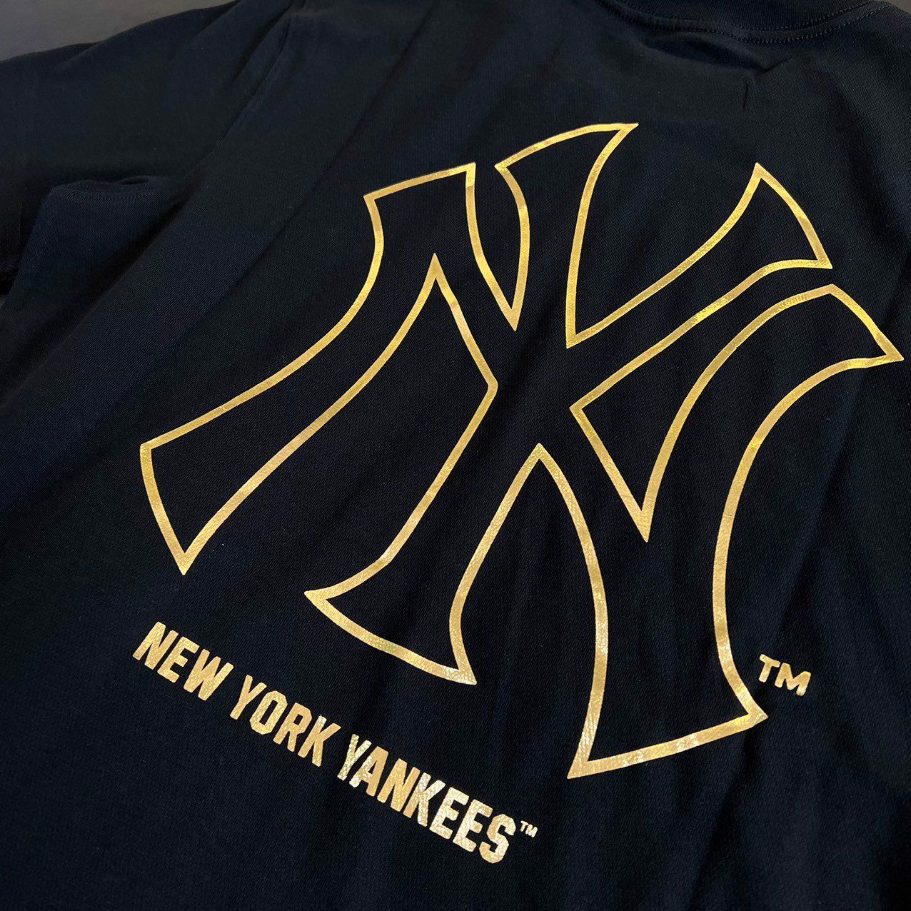 0962 - HÀNG CHÍNH HÃNG - ÁO THUN NEW ERA - NY BASIC VIỀN GOLD - ĐEN- CODE : 12360543