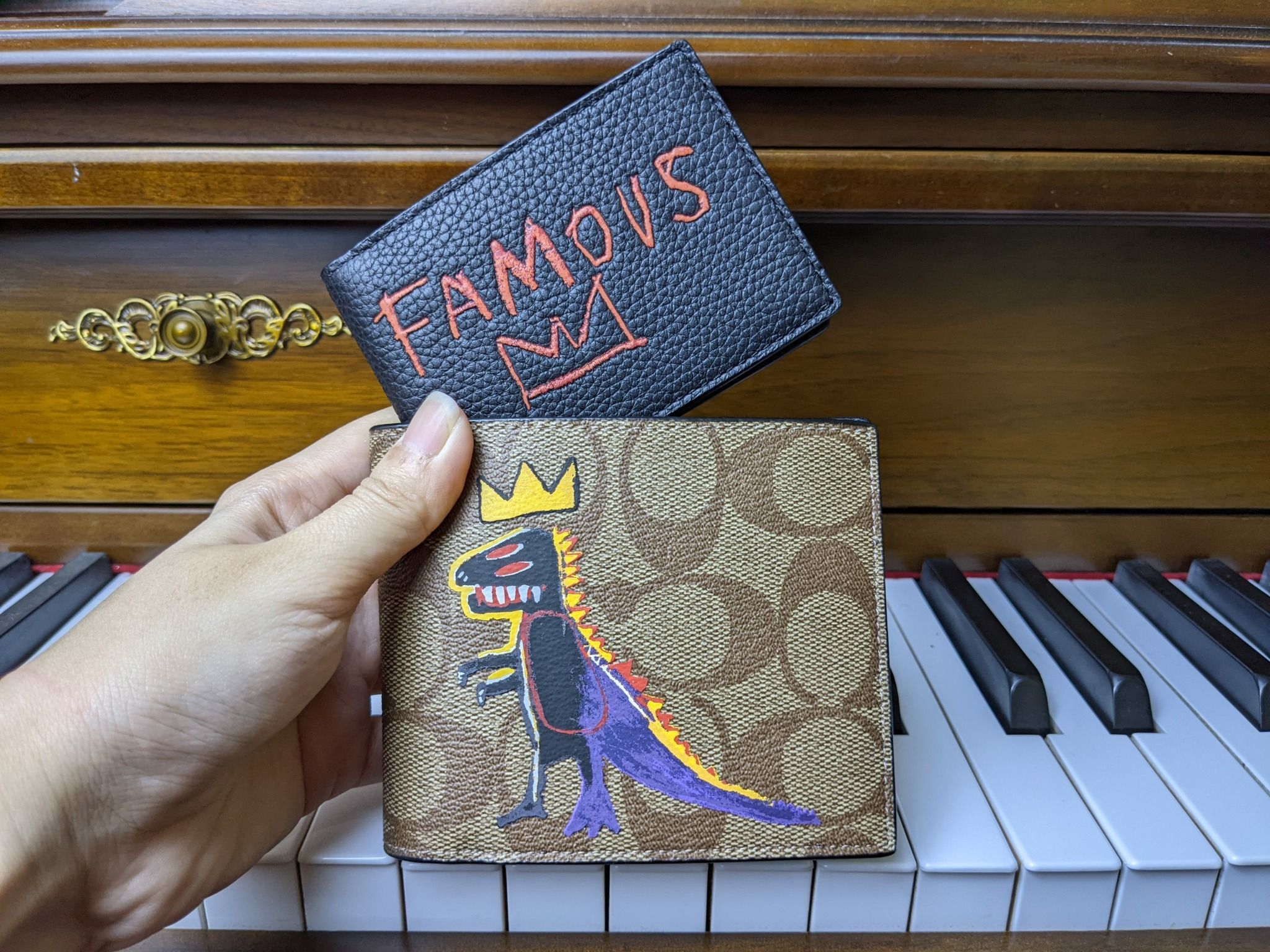 1753- HÀNG CHÍNH HÃNG - Ví Coach Ngắn Logo Nâu Khủng Long 850K *2024