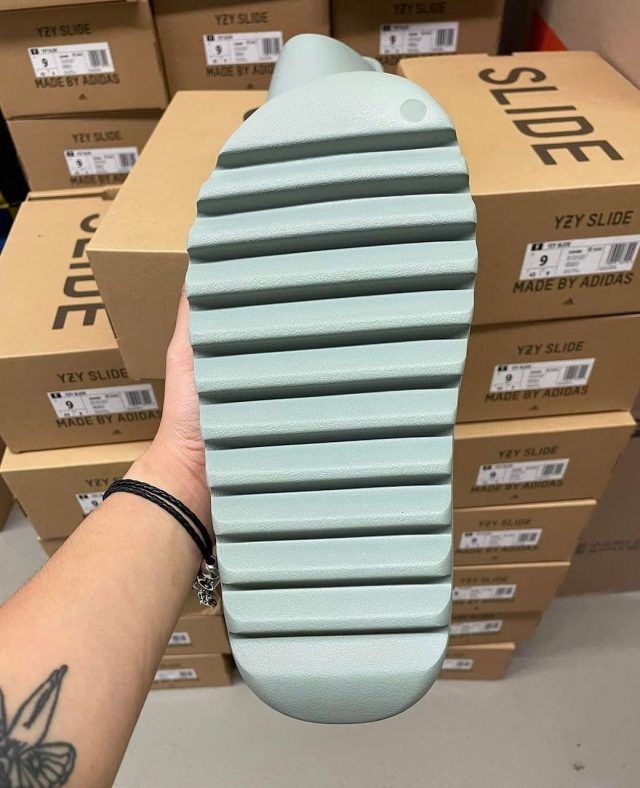 2210 - HÀNG CHÍNH HÃNG - DÉP YEEZY SLIDE SALT - CODE: ID5480