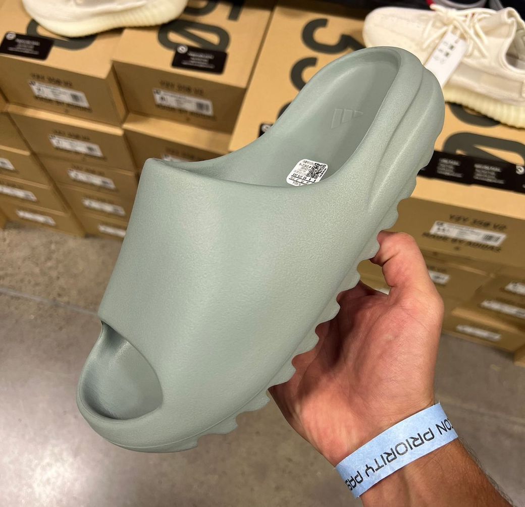 2210 - HÀNG CHÍNH HÃNG - DÉP YEEZY SLIDE SALT - CODE: ID5480