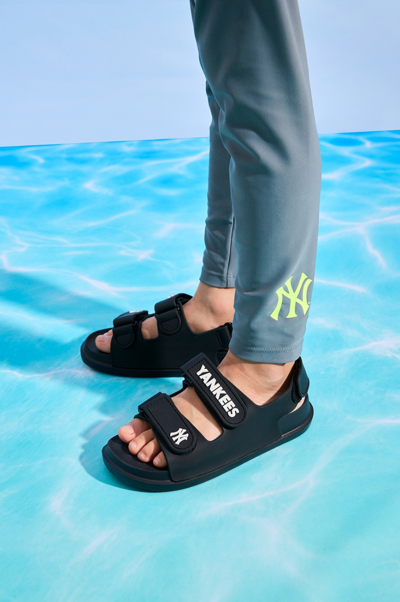 1194 - HÀNG CHÍNH HÃNG - GIÀY SANDAL MLB KID - NEW YORK YANKEES - ĐEN - CODE : 7ASDB0333-50BKS