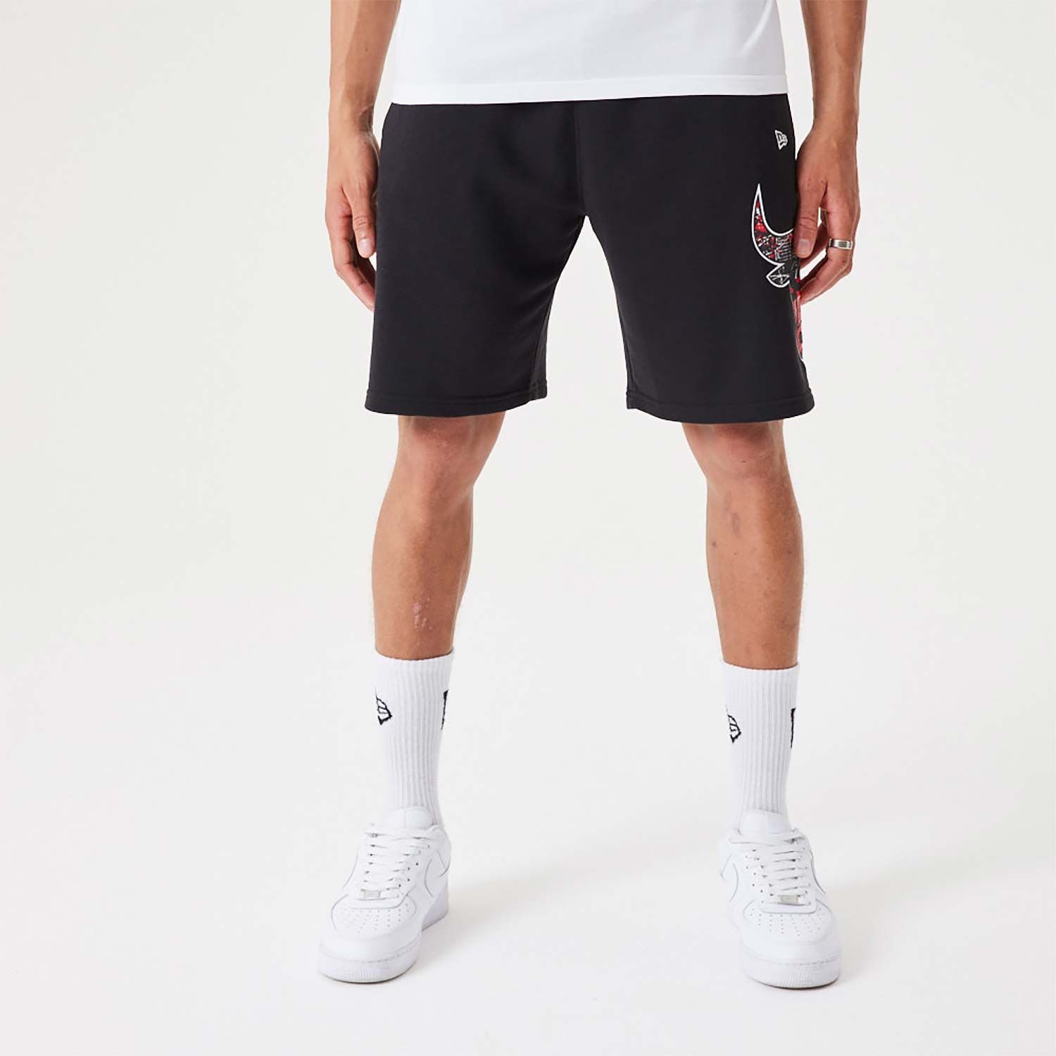 1172 - HÀNG CHÍNH HÃNG - QUẦN SHORT THUN NEW ERA - CHICAGO BULLS NBA TEAM - ĐEN - CODE: 60332213