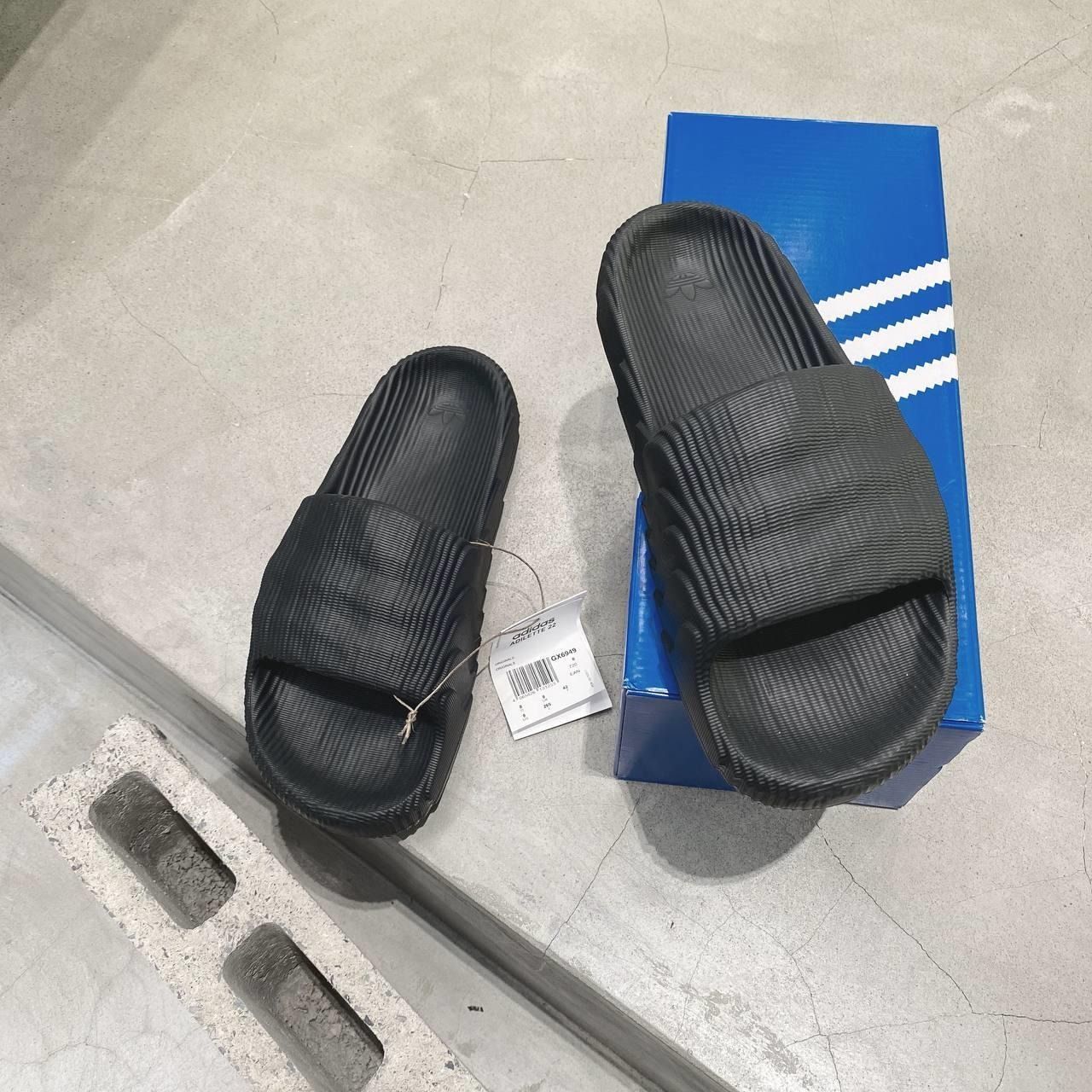  [SALE 750K] 2000 - HÀNG CHÍNH HÃNG - DÉP ADIDAS 22 - BẬC THANG *TRIPLE BLACK* 