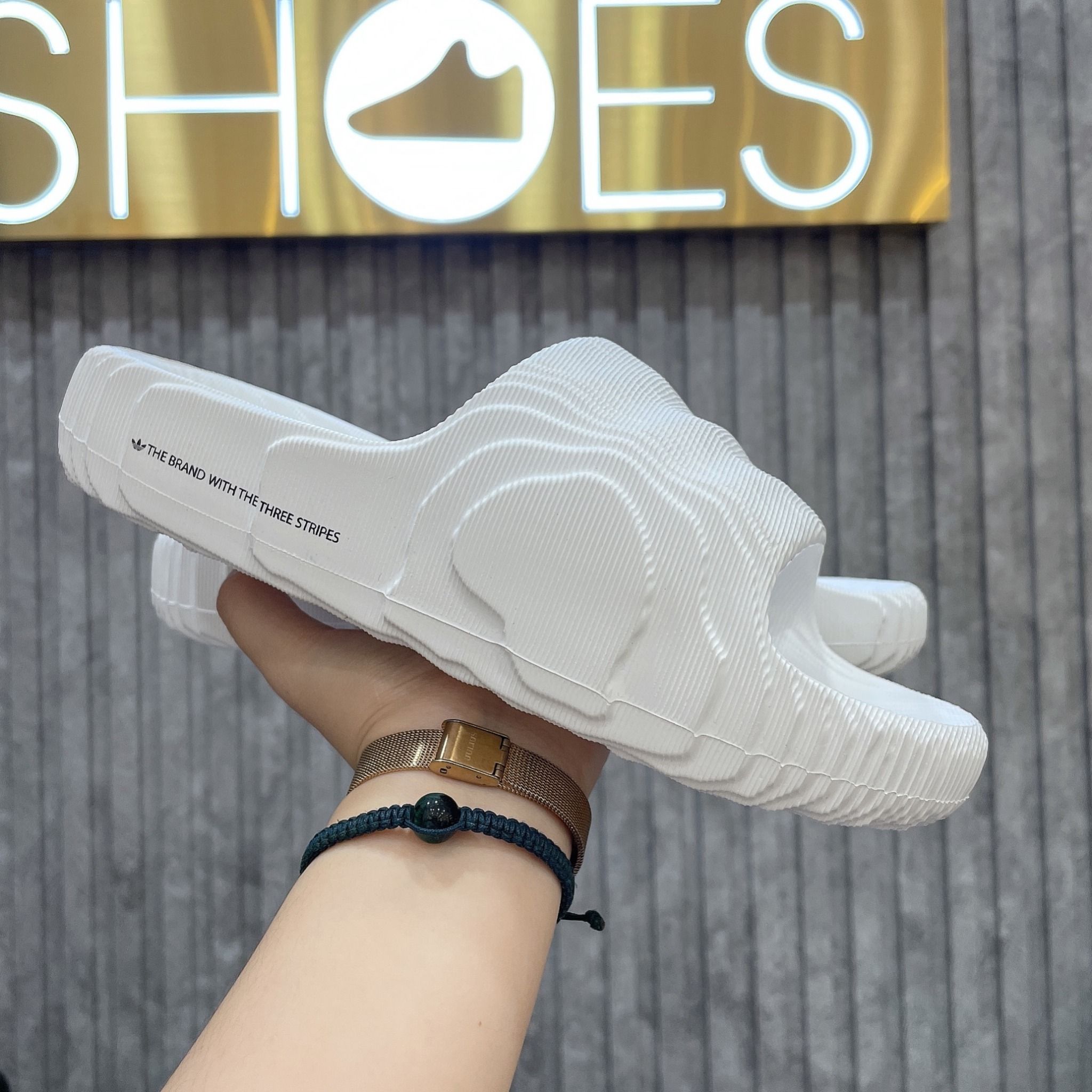1104 - HÀNG CHÍNH HÃNG - DÉP ADIDAS 22 - BẬC THANG * MÀU TRẮNG * Code: HQ4672