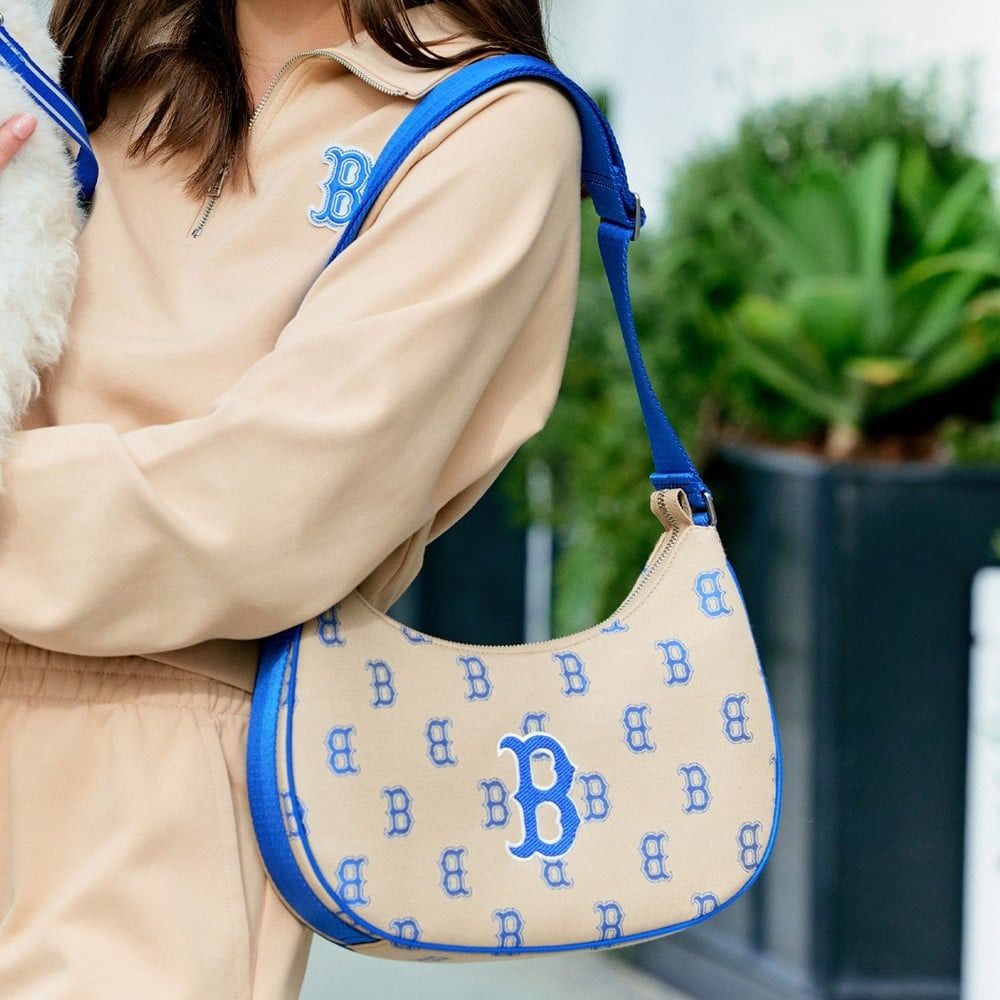 1245- HÀNG CHÍNH HÃNG - Túi MLB Big Classic Monogram Jacquard Large Hobo Bag Boston Red Sox L.Sand - CODE : 3ABQL023N-43SAL