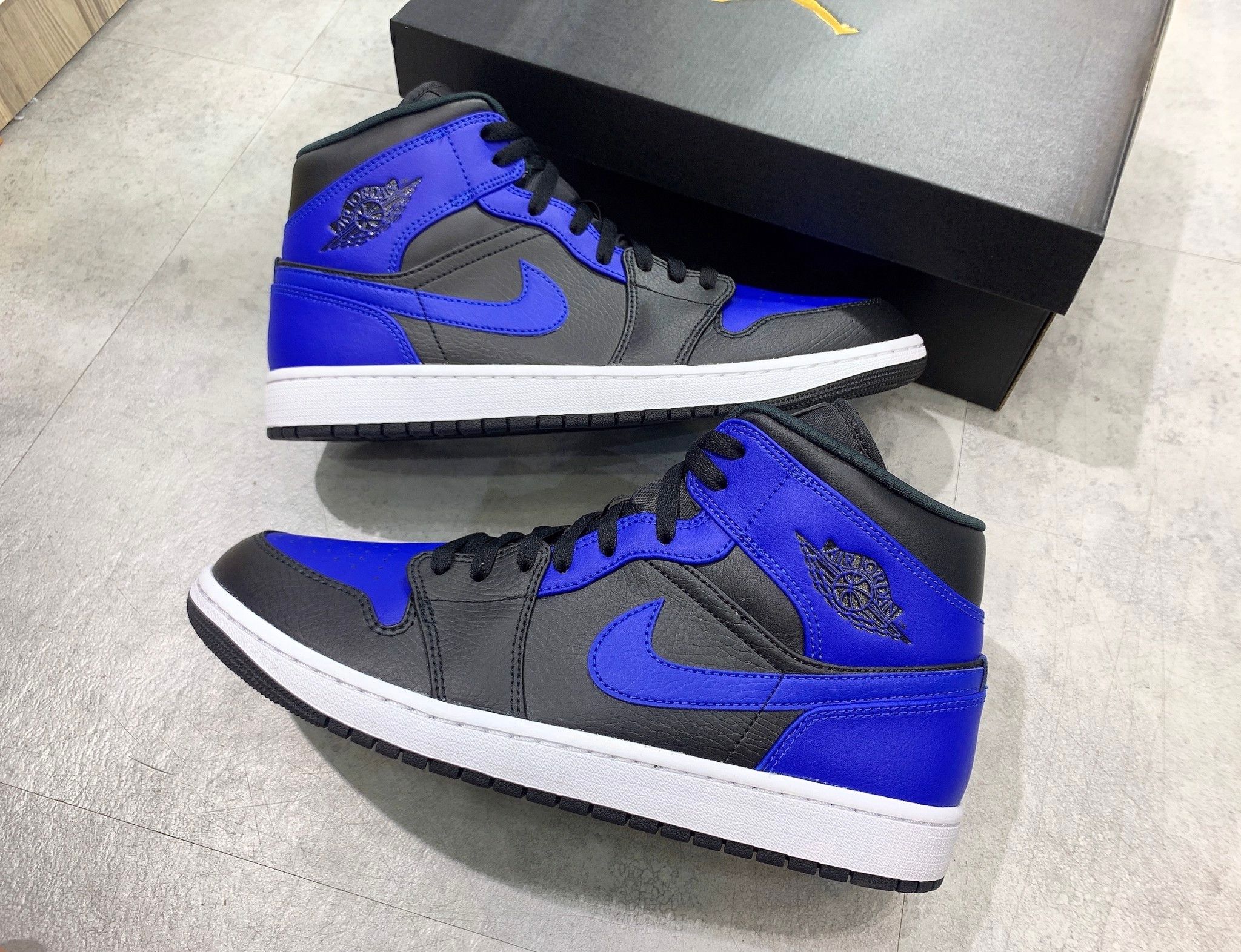  0023 - HÀNG CHÍNH HÃNG - GIÀY AIR JORDAN 1 MID - HYPER ROYAL - *BLACK/HYPER ROYAL - WHITE* - 2021** - Code: 554724-077 