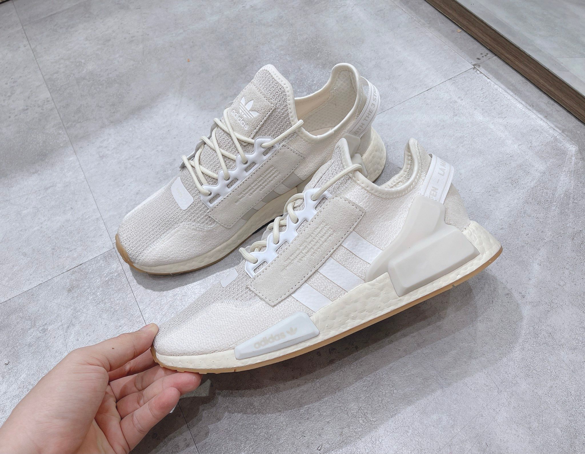 0116 - HÀNG CHÍNH HÃNG - GIÀY ADIDAS NMD R1 V2 - *SA MẠC* - 2021** - Code: H01252