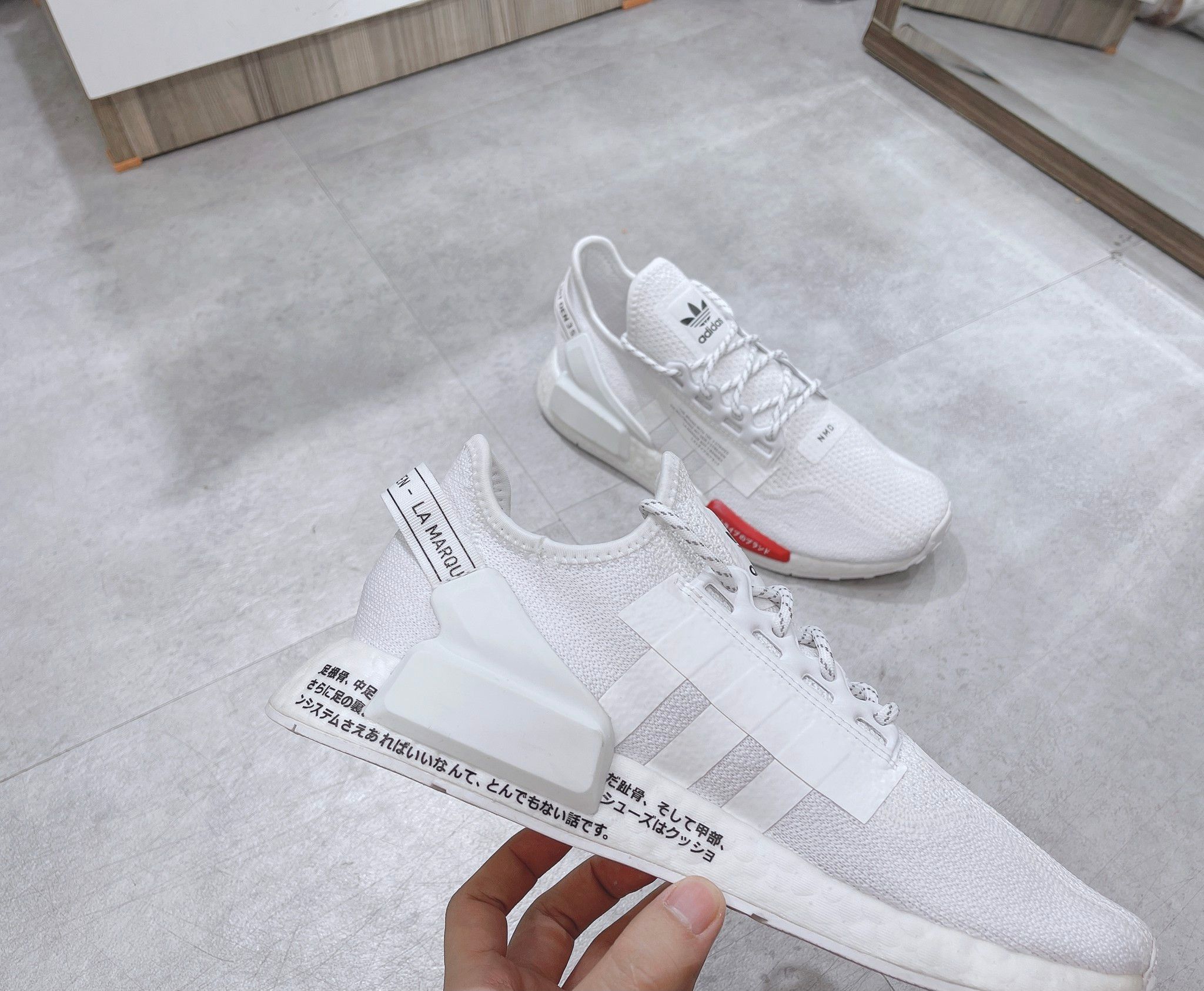 0117 - HÀNG CHÍNH HÃNG - GIÀY ADIDAS NMD R1 V2 - *TRẮNG chữ NHẬT* - 2021** - Code: GW5162