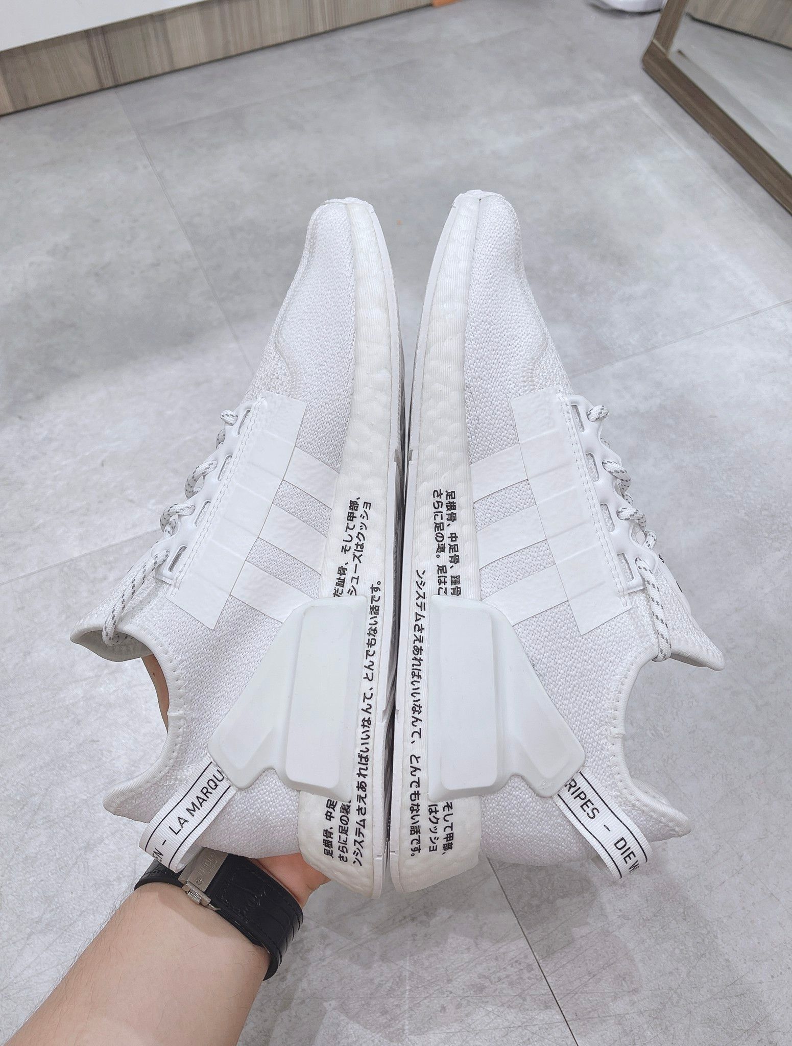 0117 - HÀNG CHÍNH HÃNG - GIÀY ADIDAS NMD R1 V2 - *TRẮNG chữ NHẬT* - 2021** - Code: GW5162