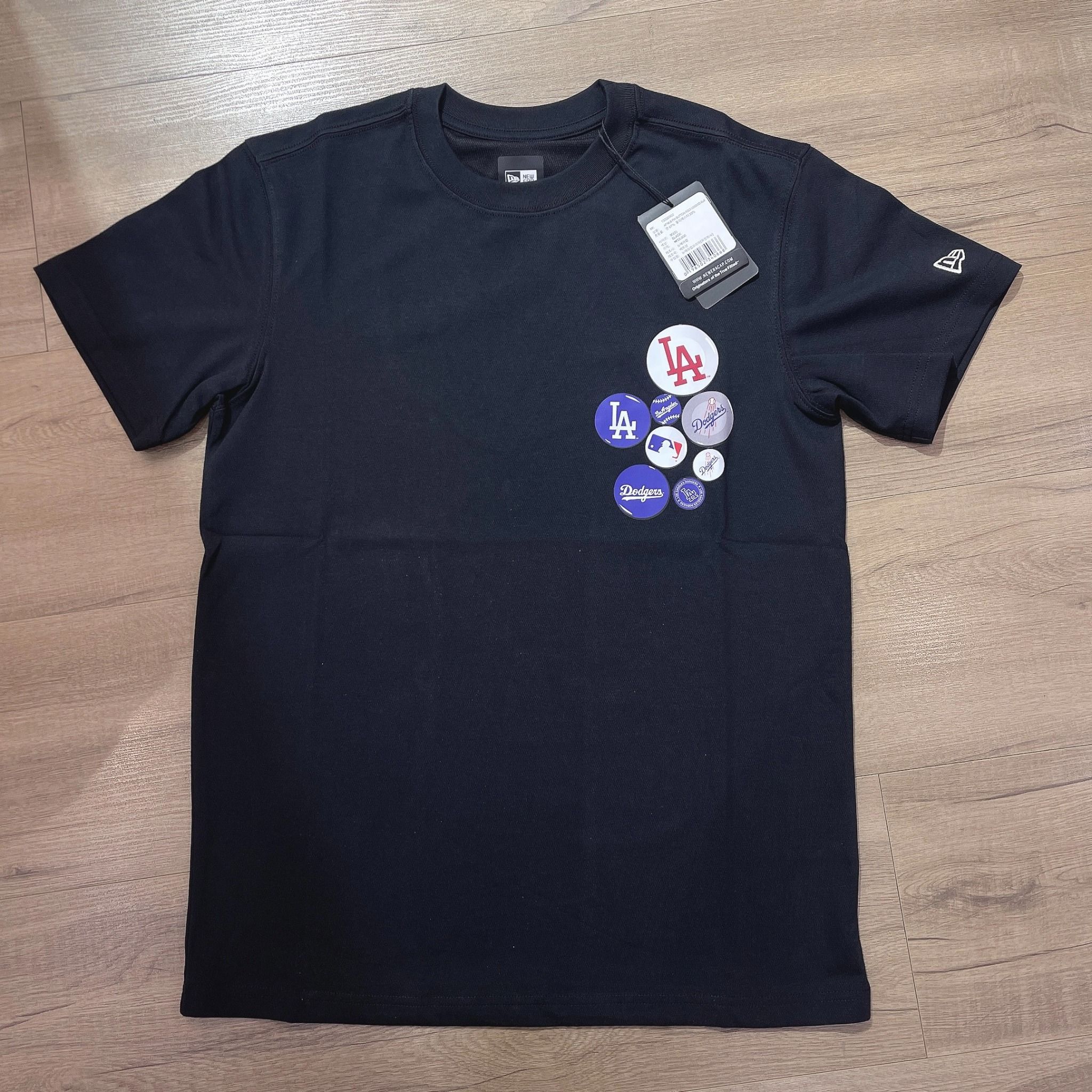 0646 - HÀNG CHÍNH HÃNG - ÁO THUN NEW ERA - NHIỀU LOGO LA ĐEN - *BLACK* - Code: 13338662