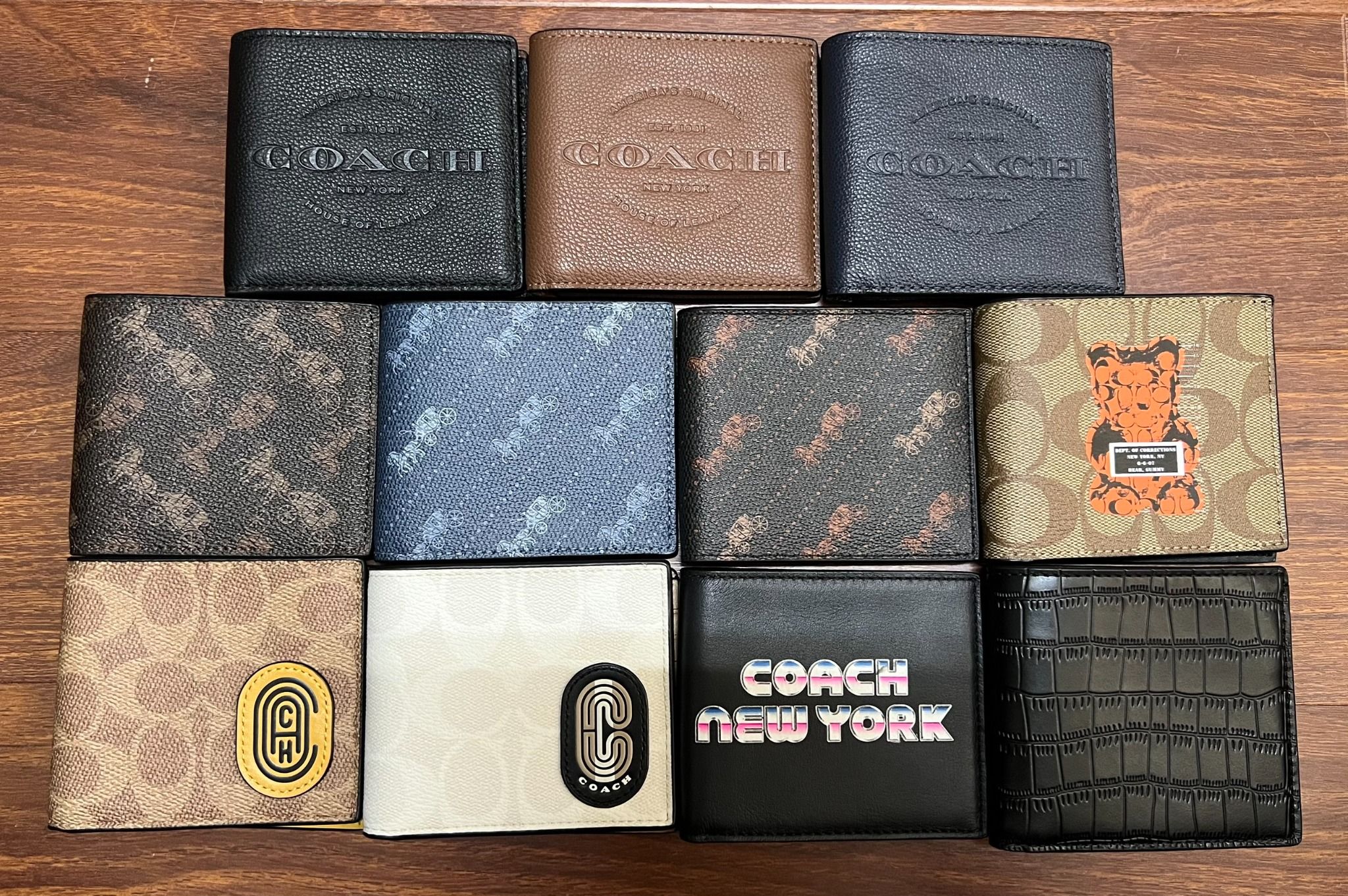 1753- HÀNG CHÍNH HÃNG - Ví Coach Ngắn Logo Nâu Khủng Long 850K *2024