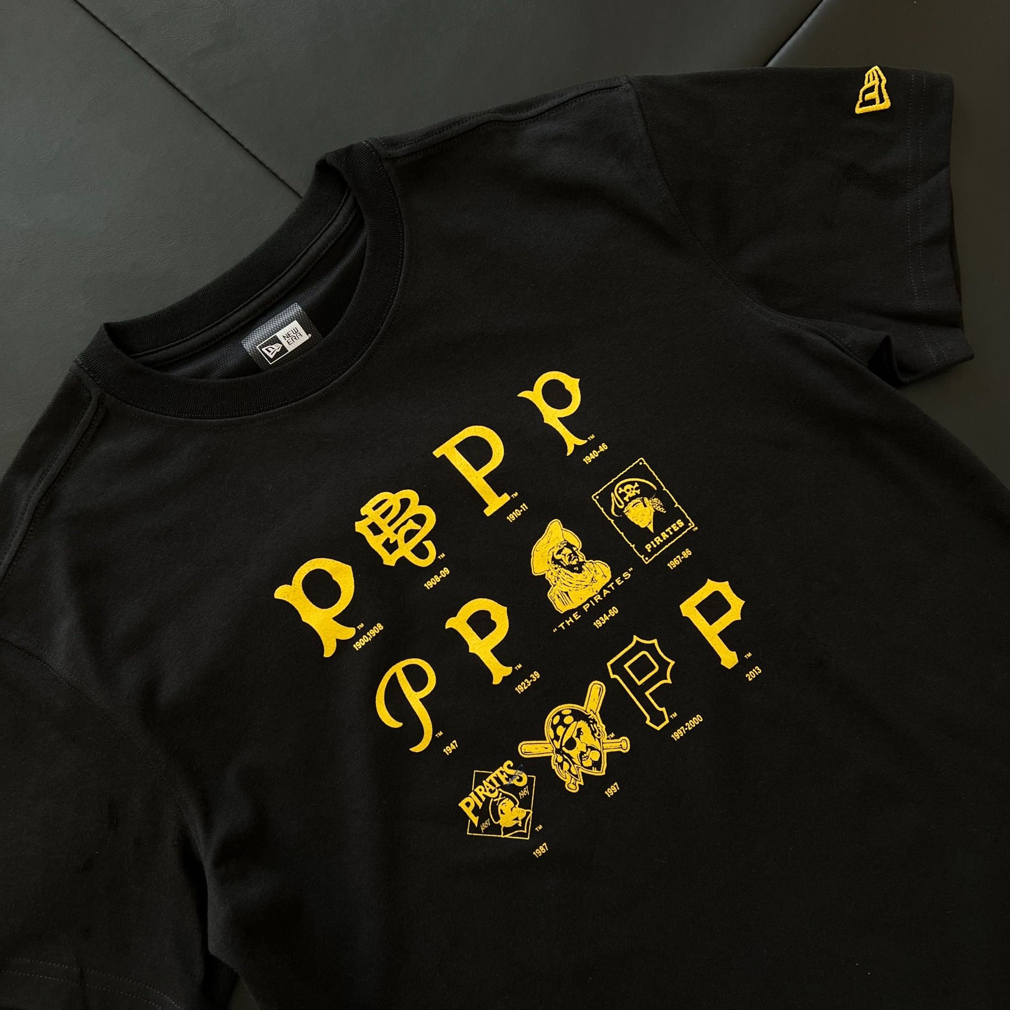 0694 - HÀNG CHÍNH HÃNG - ÁO THUN NEW ERA - LOGO PIRATES ĐEN - *BLACK* - Code: 13086554