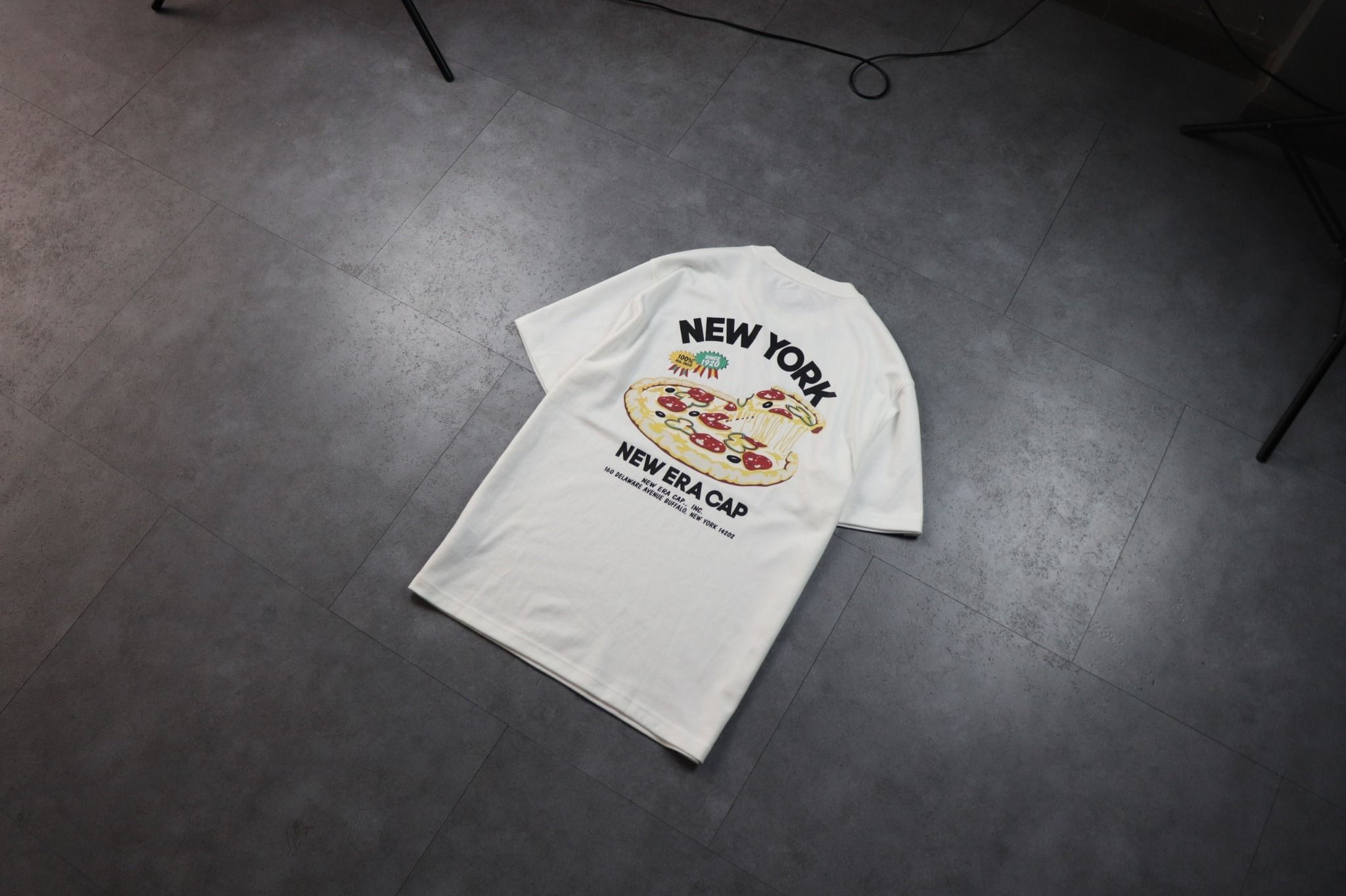 0821 - HÀNG CHÍNH HÃNG - ÁO THUN NEW ERA - HÌNH PIZZA TRẮNG - *WHITE* - Code: 12715201