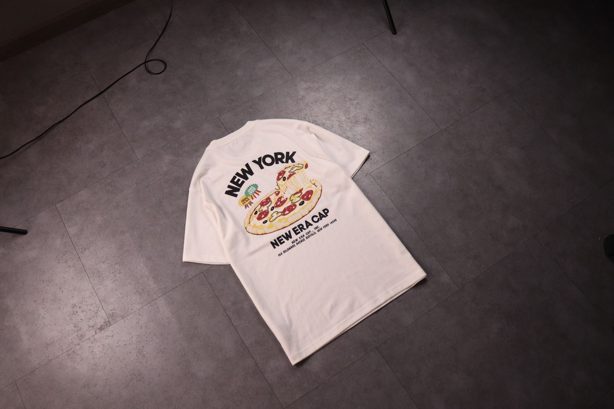 0821 - HÀNG CHÍNH HÃNG - ÁO THUN NEW ERA - HÌNH PIZZA TRẮNG - *WHITE* - Code: 12715201