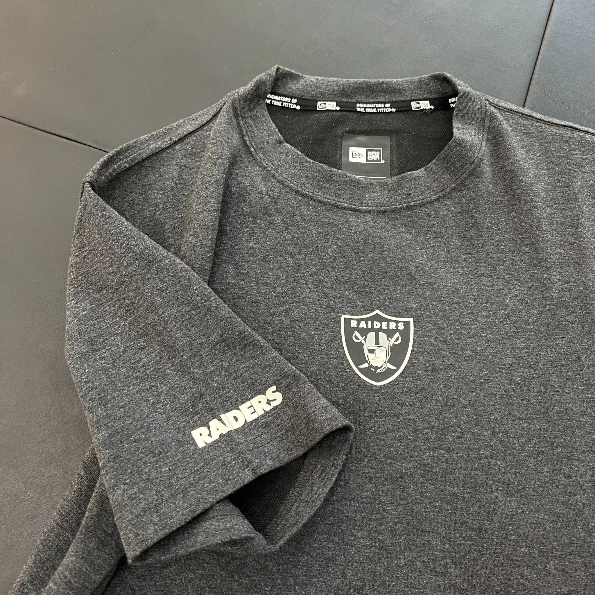 0760 - HÀNG CHÍNH HÃNG - ÁO THUN NEW ERA - RAIDER XÁM - *DARK GREY* - Code: 12354565