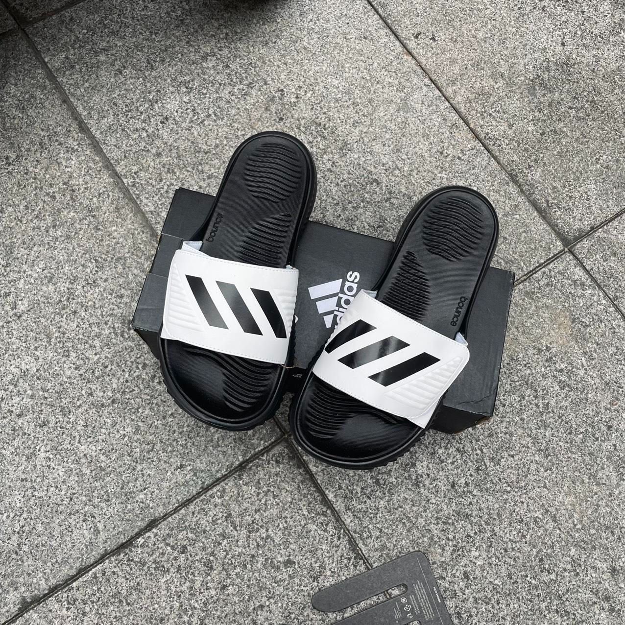 1739 - HÀNG CHÍNH HÃNG - DÉP ADIDAS ALPHABOUCE SLIDE - Đen Full / Quai trắng - *BLACK/Quai WHITE* - 2024** - Code:FZ0388