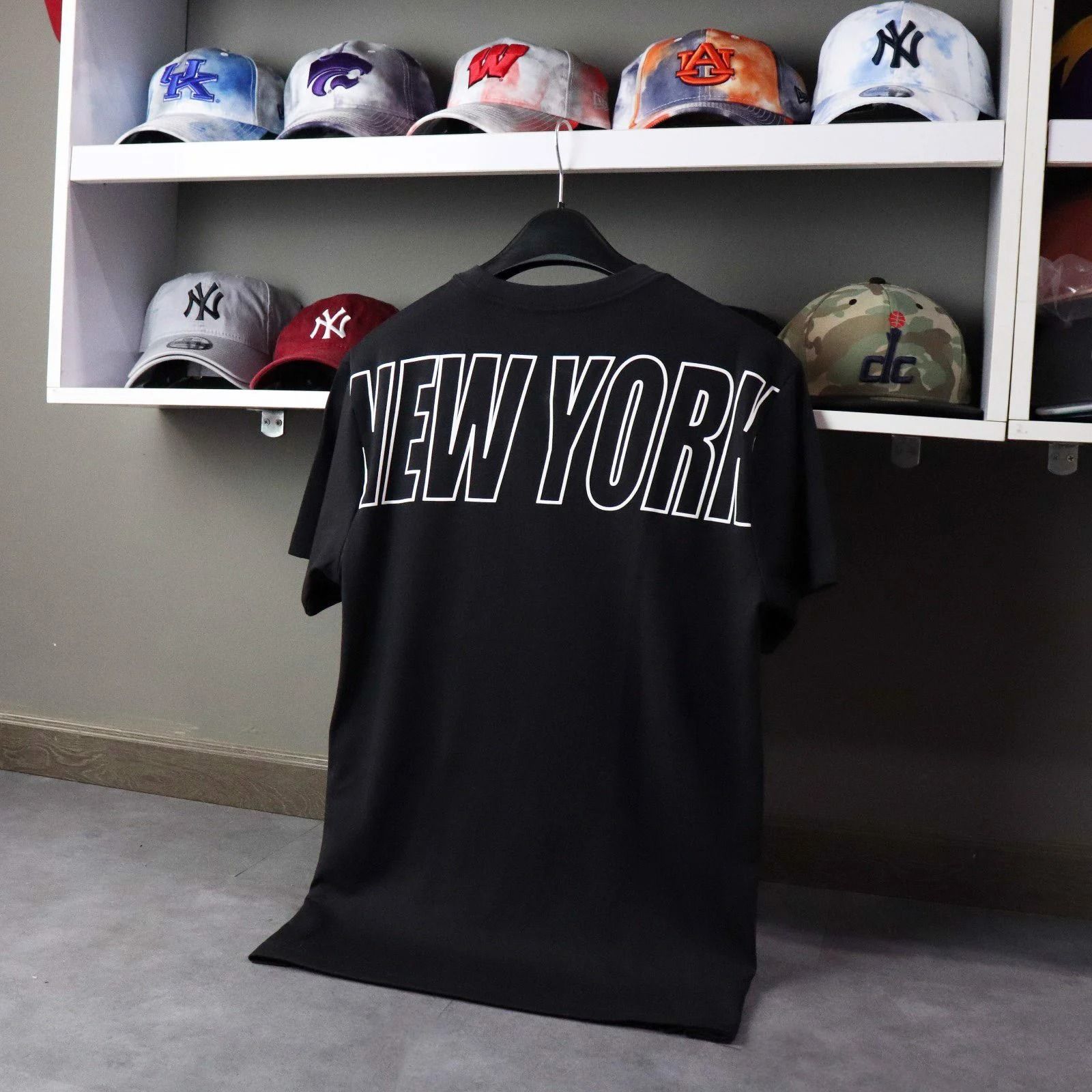 0965 - HÀNG CHÍNH HÃNG - ÁO THUN NEW ERA - New York Chạy Ngang- ĐEN- CODE : 12354543