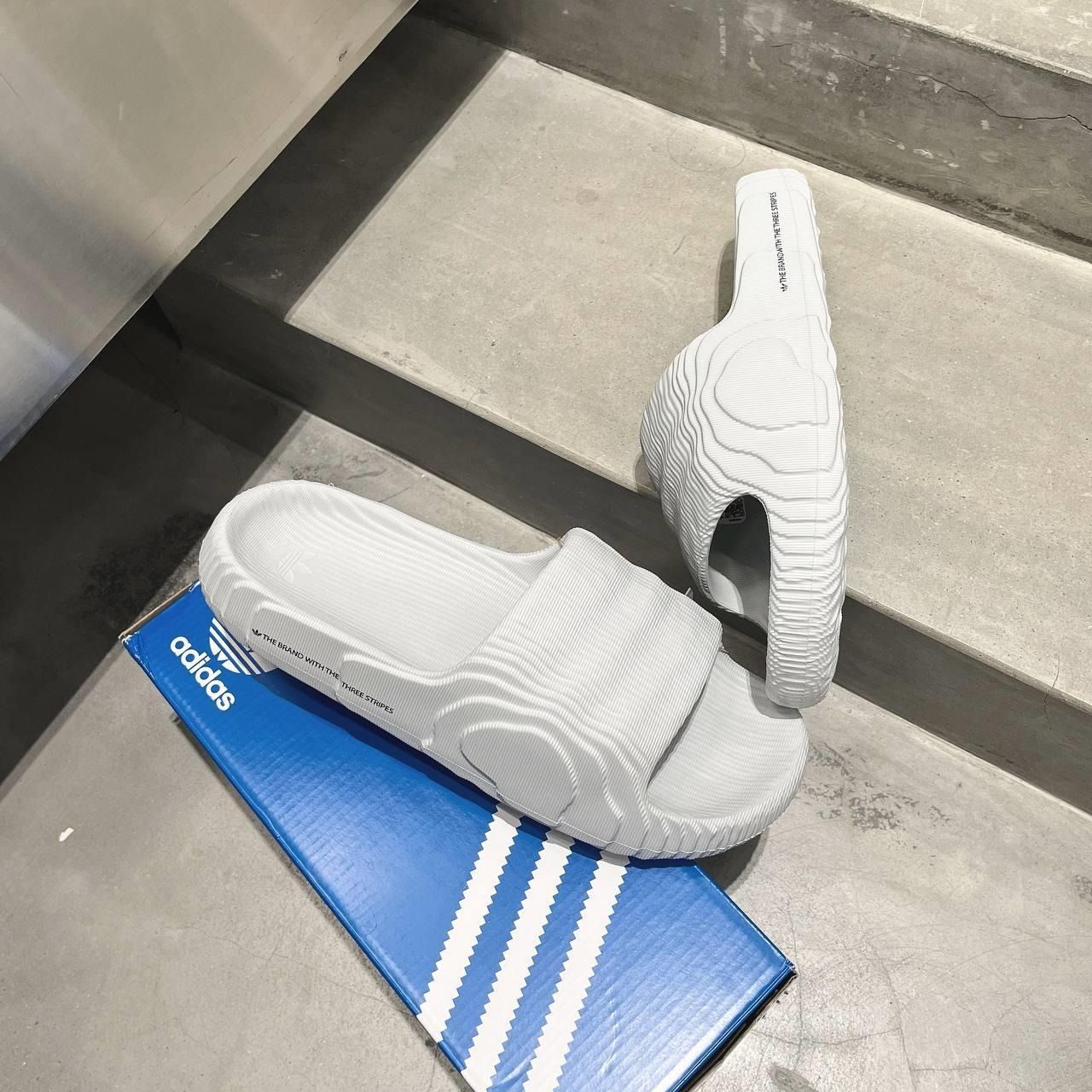 1016 - HÀNG CHÍNH HÃNG - DÉP ADIDAS 22 - BẬC THANG * XÁM NHẠT * - CODE: HQ6465