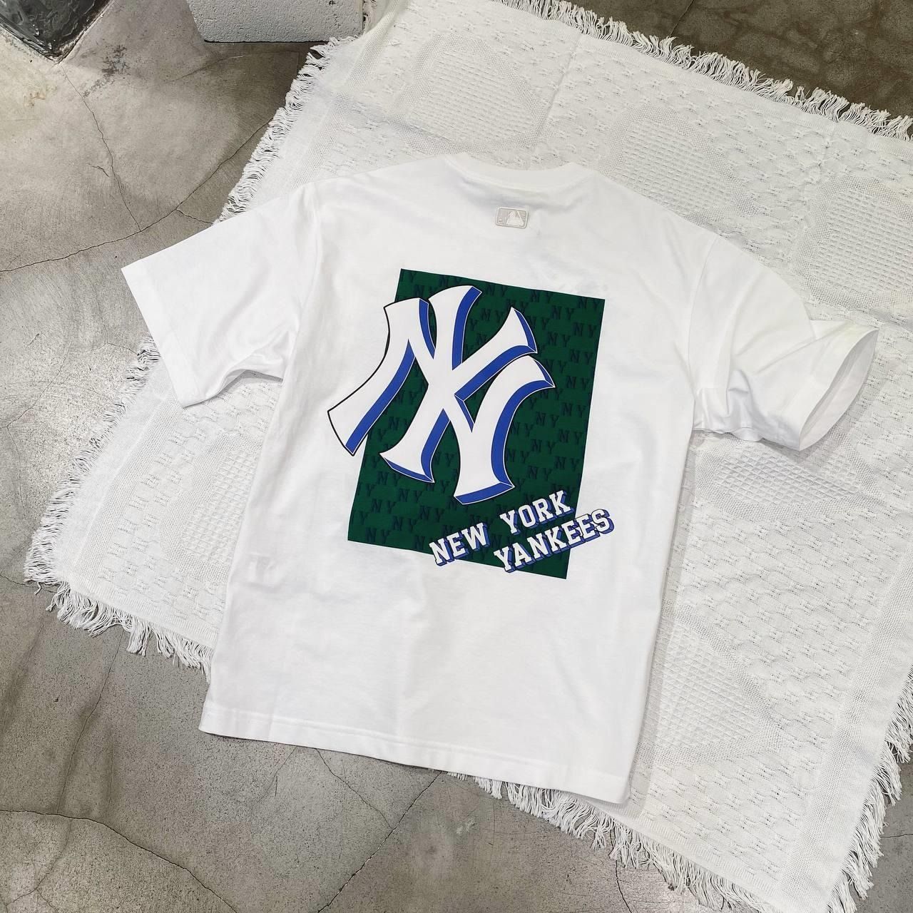 1125 - HÀNG CHÍNH HÃNG - ÁO THUN MLB - NEW YORK YANKEES MONOTIVE - TRẮNG - CODE: 3ATSM3033-50WHS
