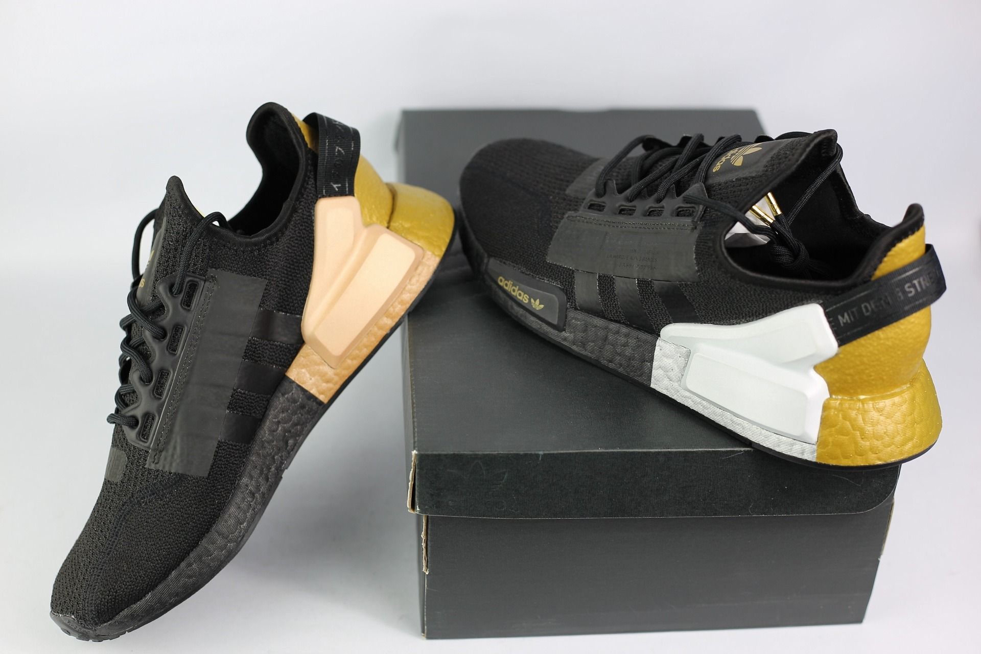 2502 - HÀNG CHÍNH HÃNG - GIÀY ADIDAS NMD R1 ver 2 - PRIZE MEDAL - CODE: FY1141