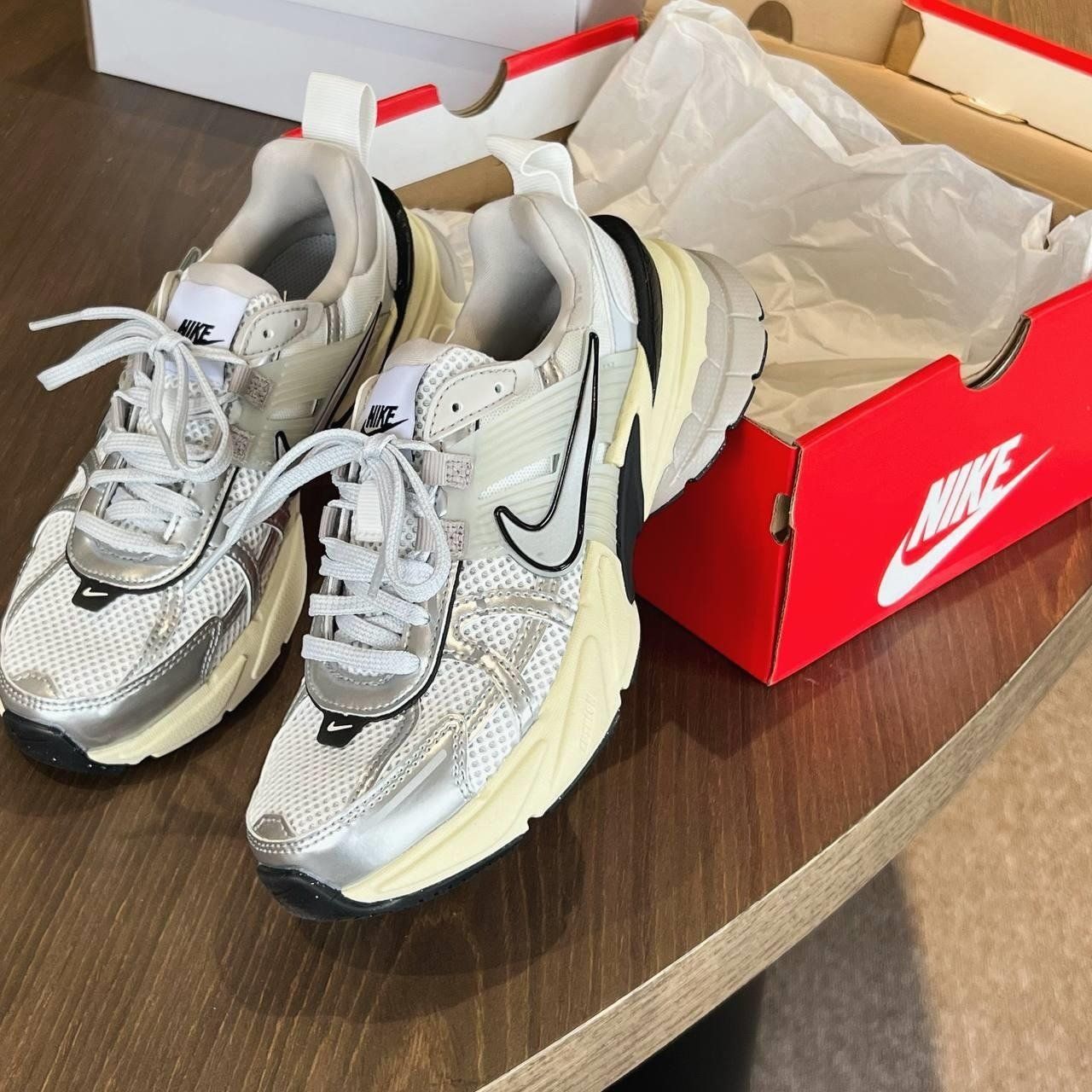 2523 - GIÀY CHÍNH HÃNG - GIÀY NIKE V2K RUN - METALLIC SILVER - CODE: FD0736-100